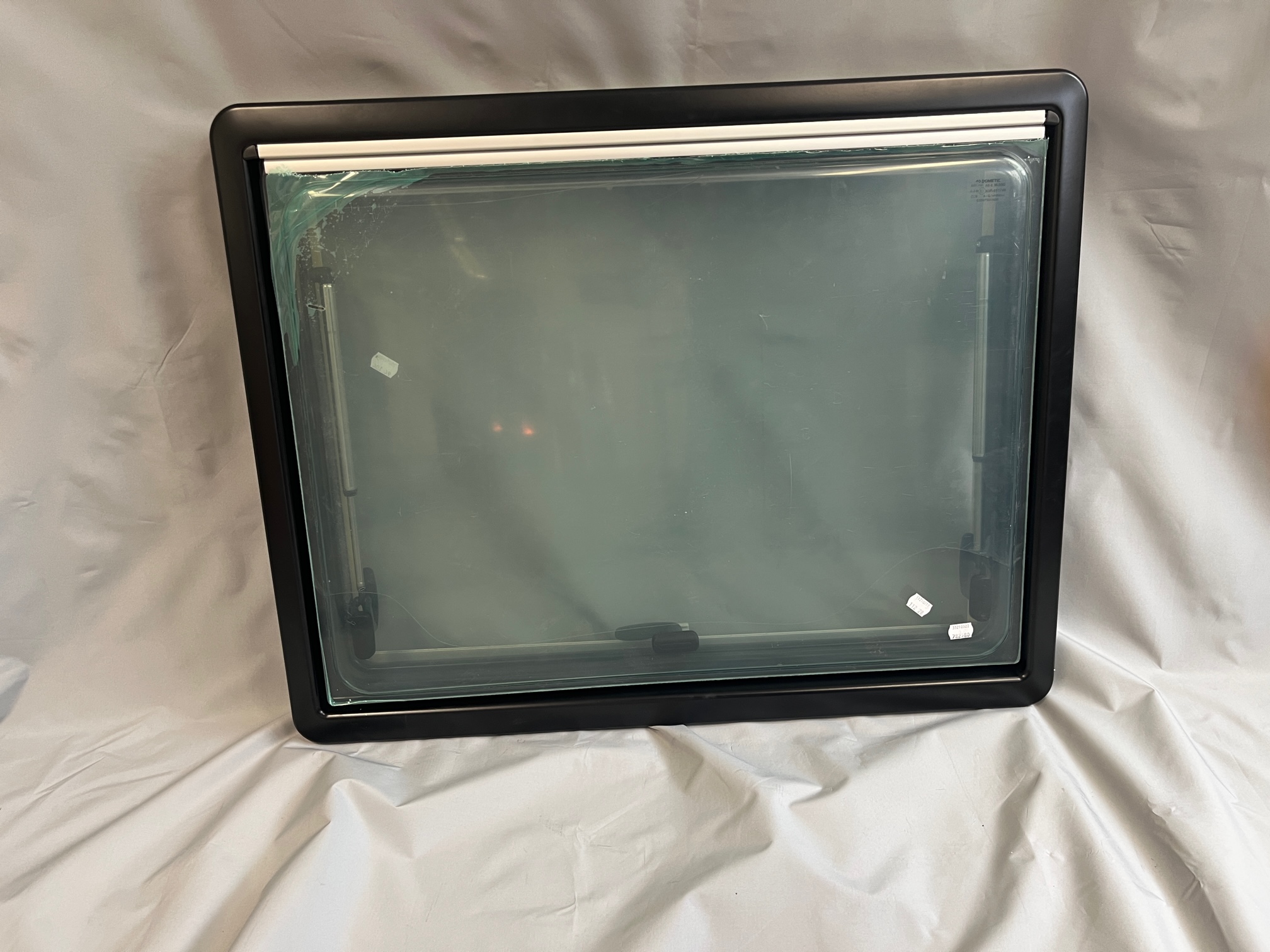 Dometic S4 Ausstellfenster mit Innenrahmen 750x600mm