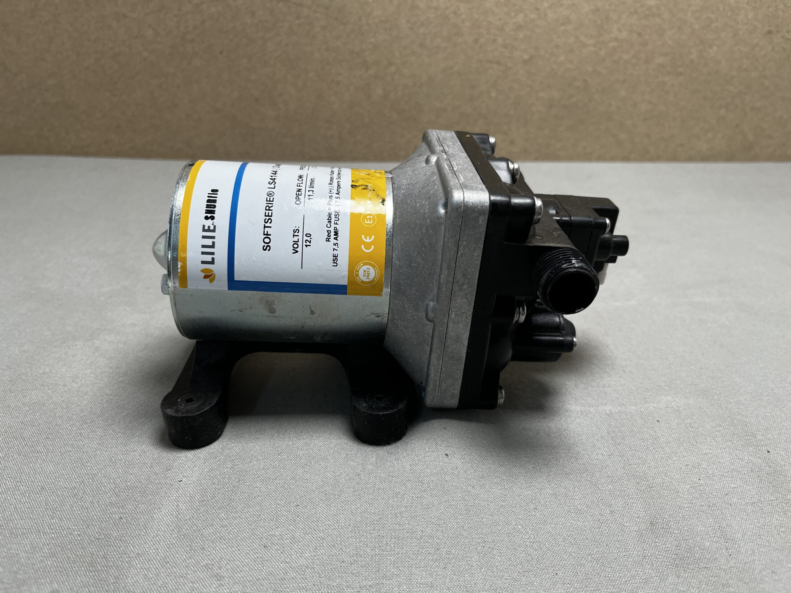 Lilie Softserie LS4144 Diaphragm Pumpe 12 Volt 11,3l/min. 3,1 bar
