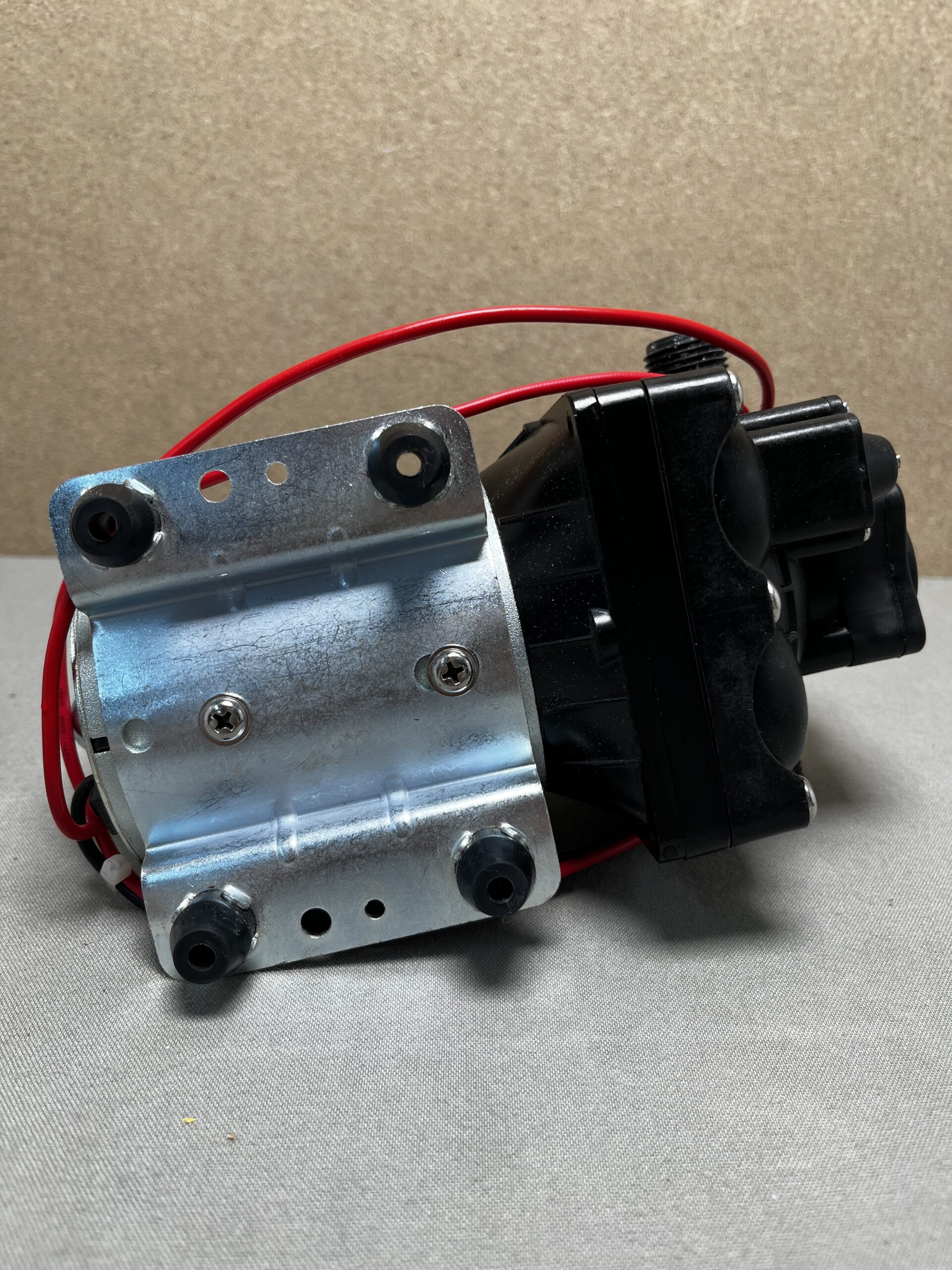 Lilie Membranpumpe Trinkwassersystem Softserie LP4144 12 Volt 11,3l/min. 3,1 bar