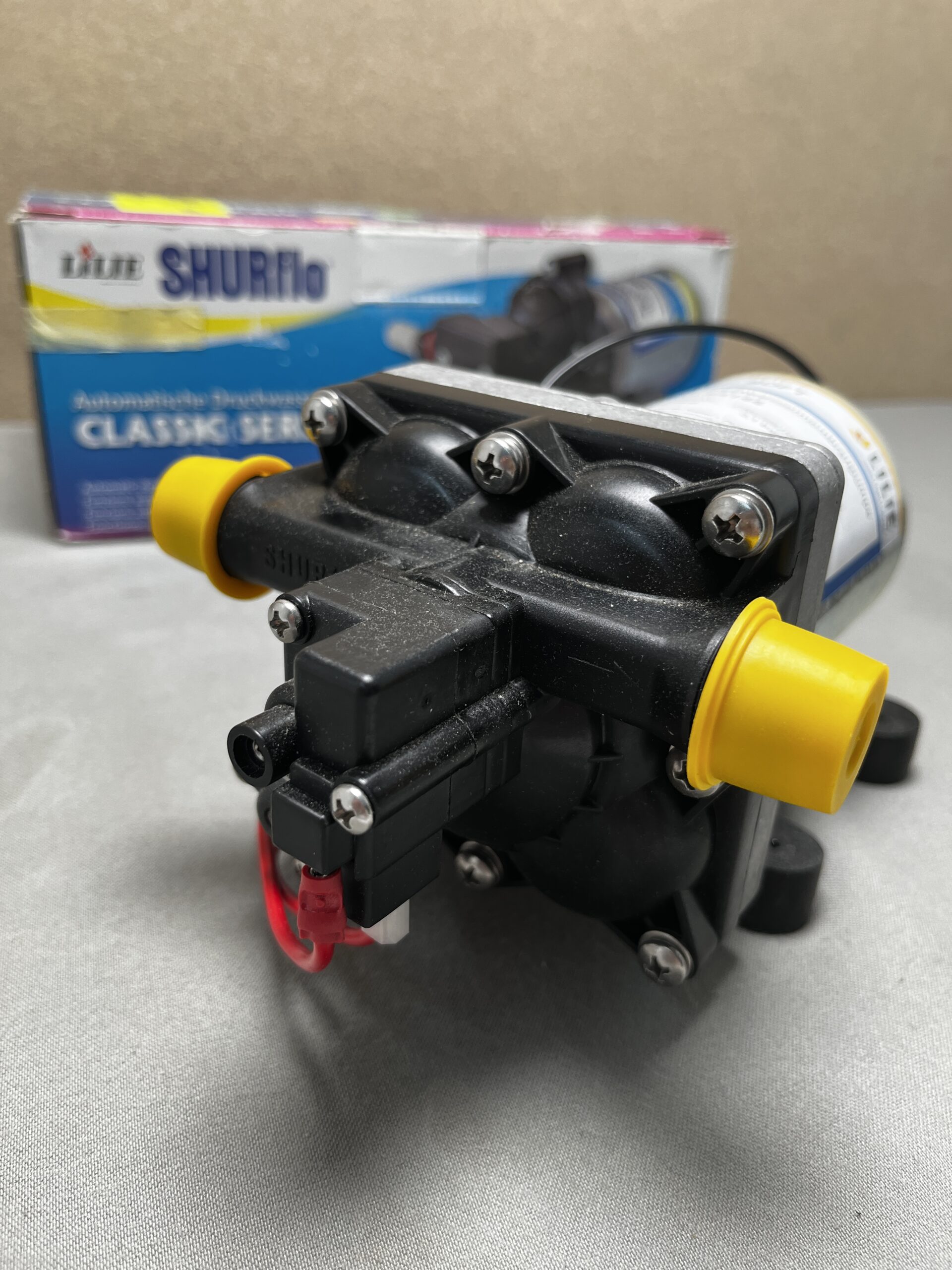 Lilie Shurflo Automatische Wasserdruckpumpe Classic Series 24 Volt 2,1 bar 10,6 l/min.