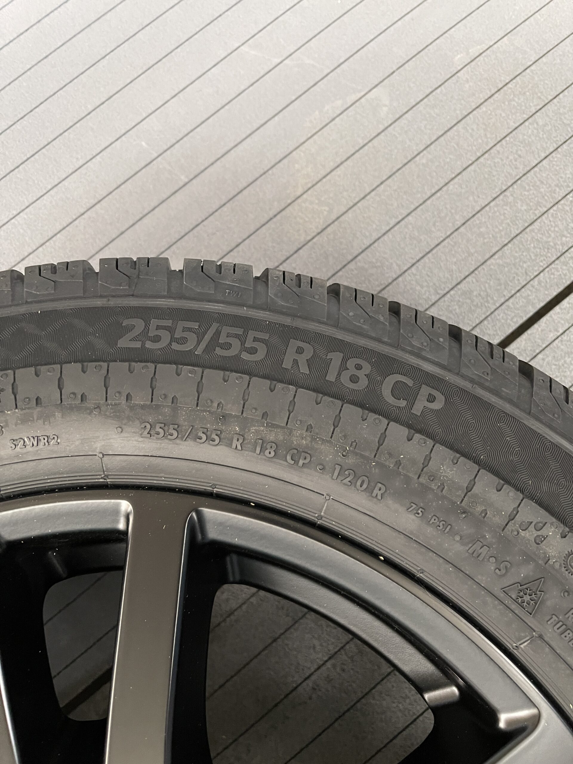 Continental VanContact Camper Kompletträder 255/55 R18 CP schwarz 4 Stück