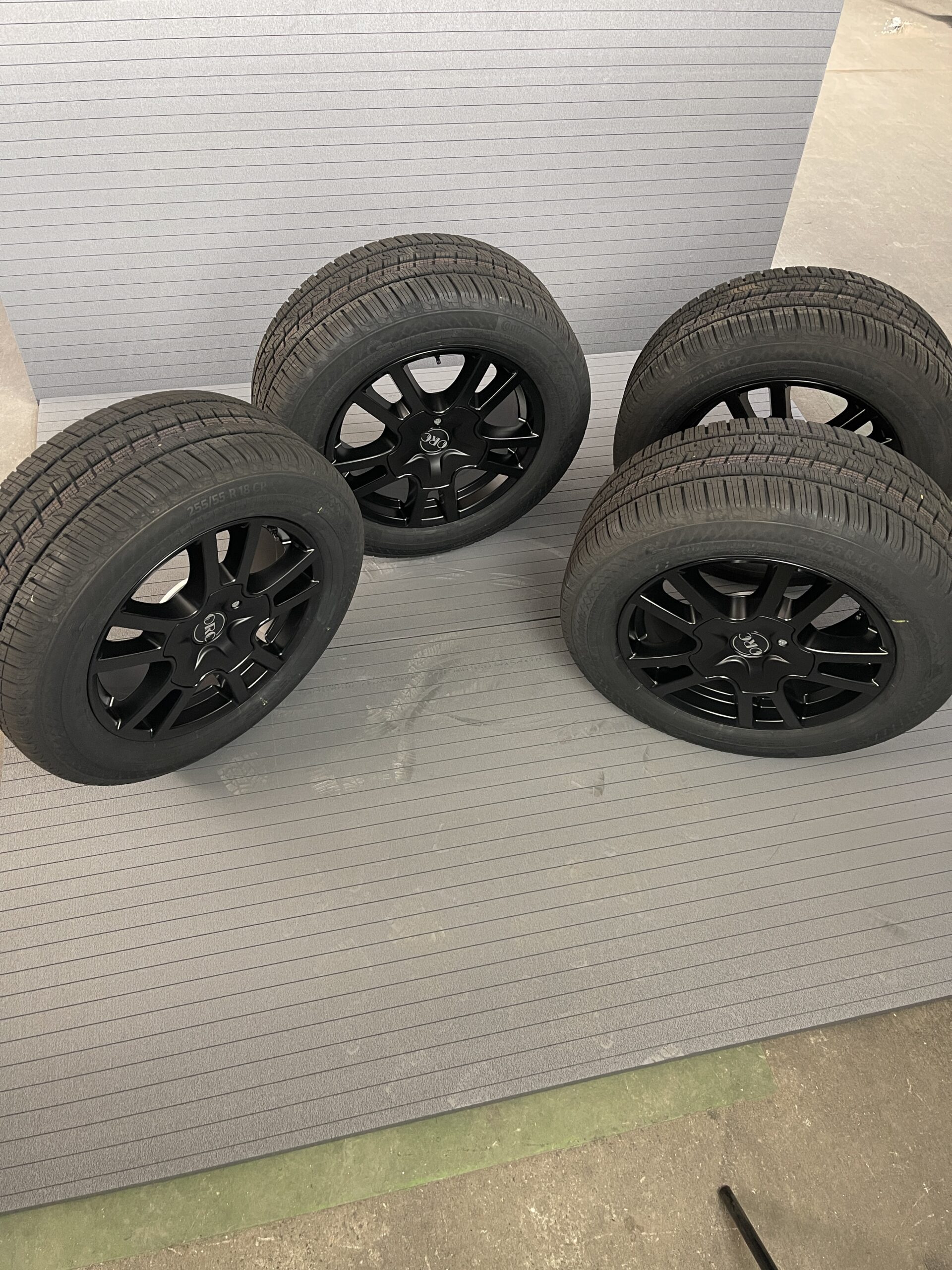 Continental VanContact Camper Kompletträder 255/55 R18 CP schwarz 4 Stück