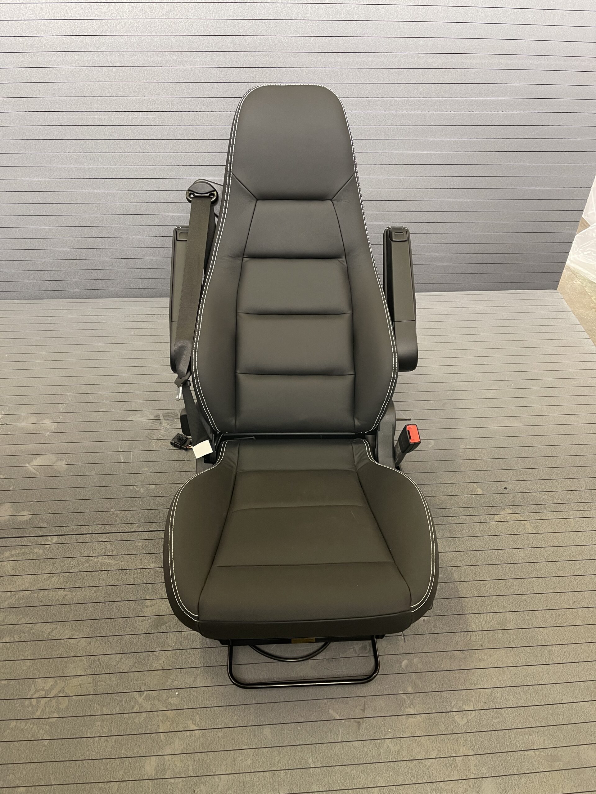 Aguti Automotiv GIS Lounge, Beifahrersitz GS 290 ECE