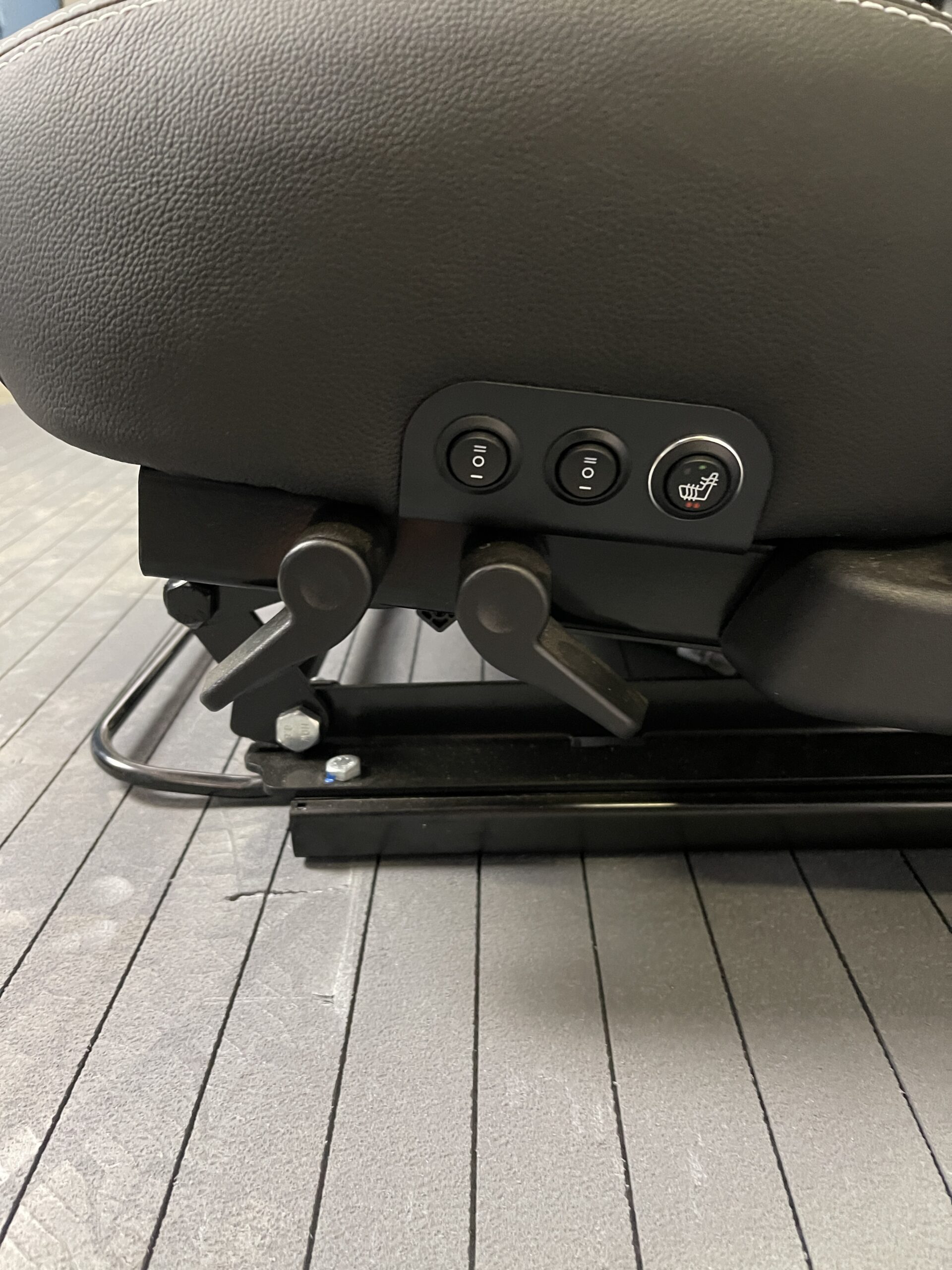 Aguti Automotiv GIS Lounge, Beifahrersitz GS 290 ECE