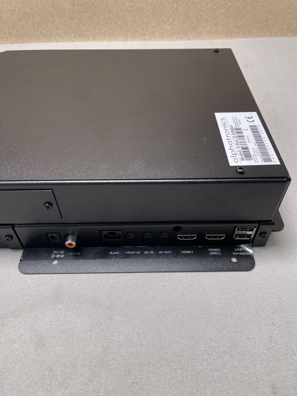 Alphatronics S-Box 32" BSBAI+