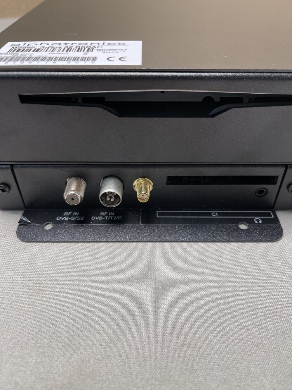 Alphatronics S-Box 32" BSBAI+