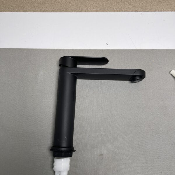 Wasserhahn matt schwarz mit Anschlussschläuchen, für Wohnmobil