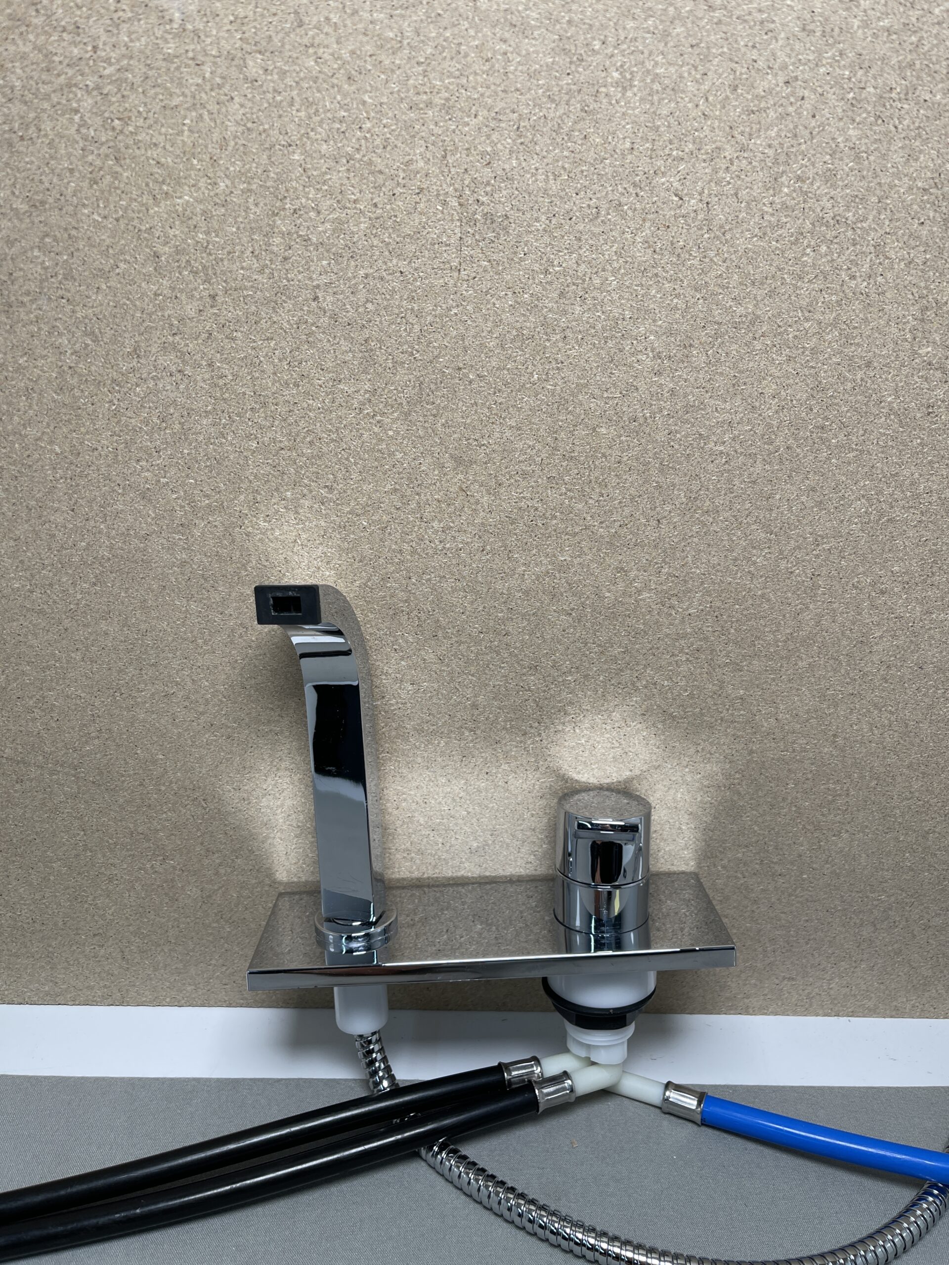 Wasserhahn verchromt mit Anschlussschläuchen, für Wohnmobil