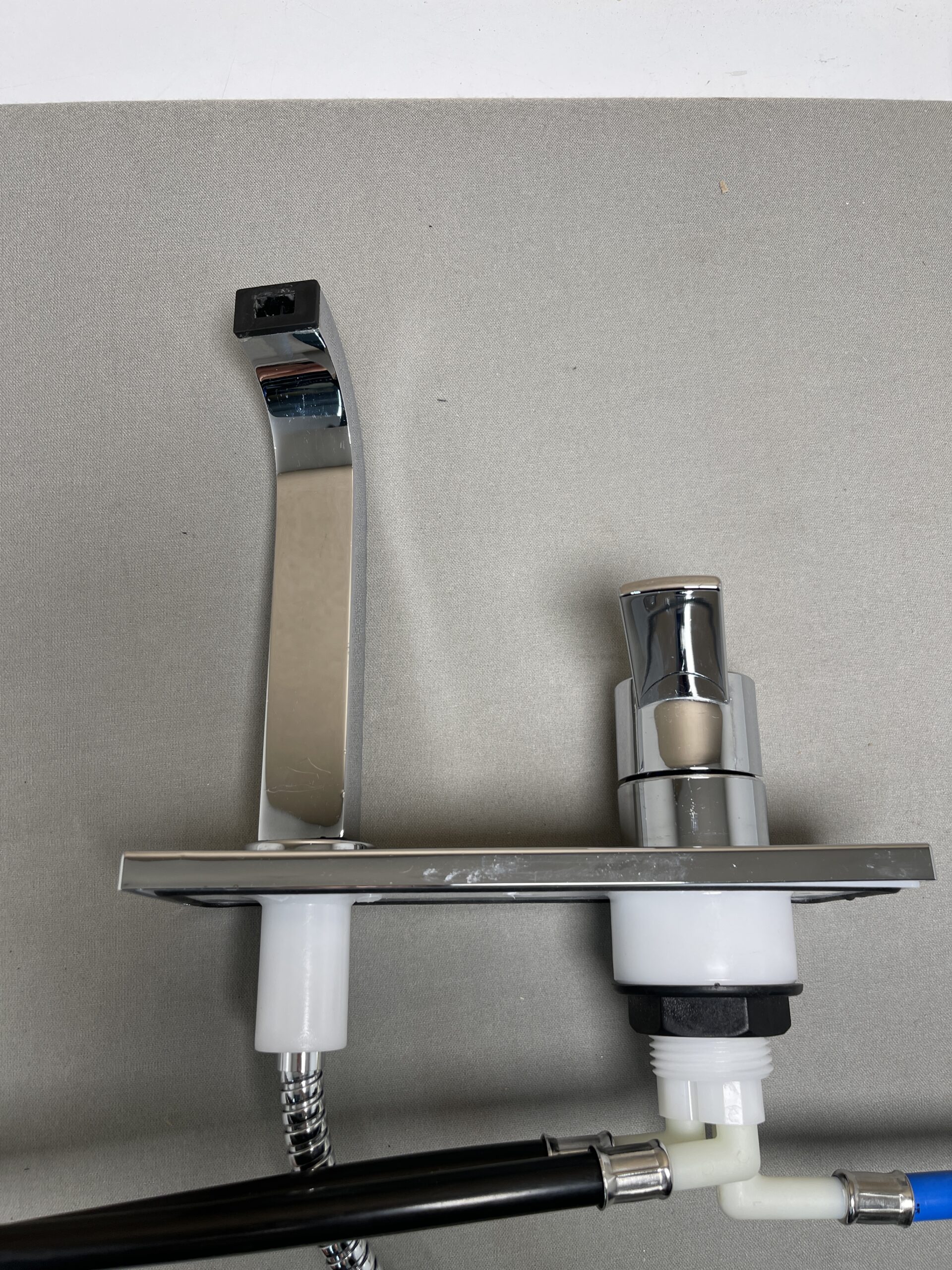 Wasserhahn verchromt mit Anschlussschläuchen, für Wohnmobil