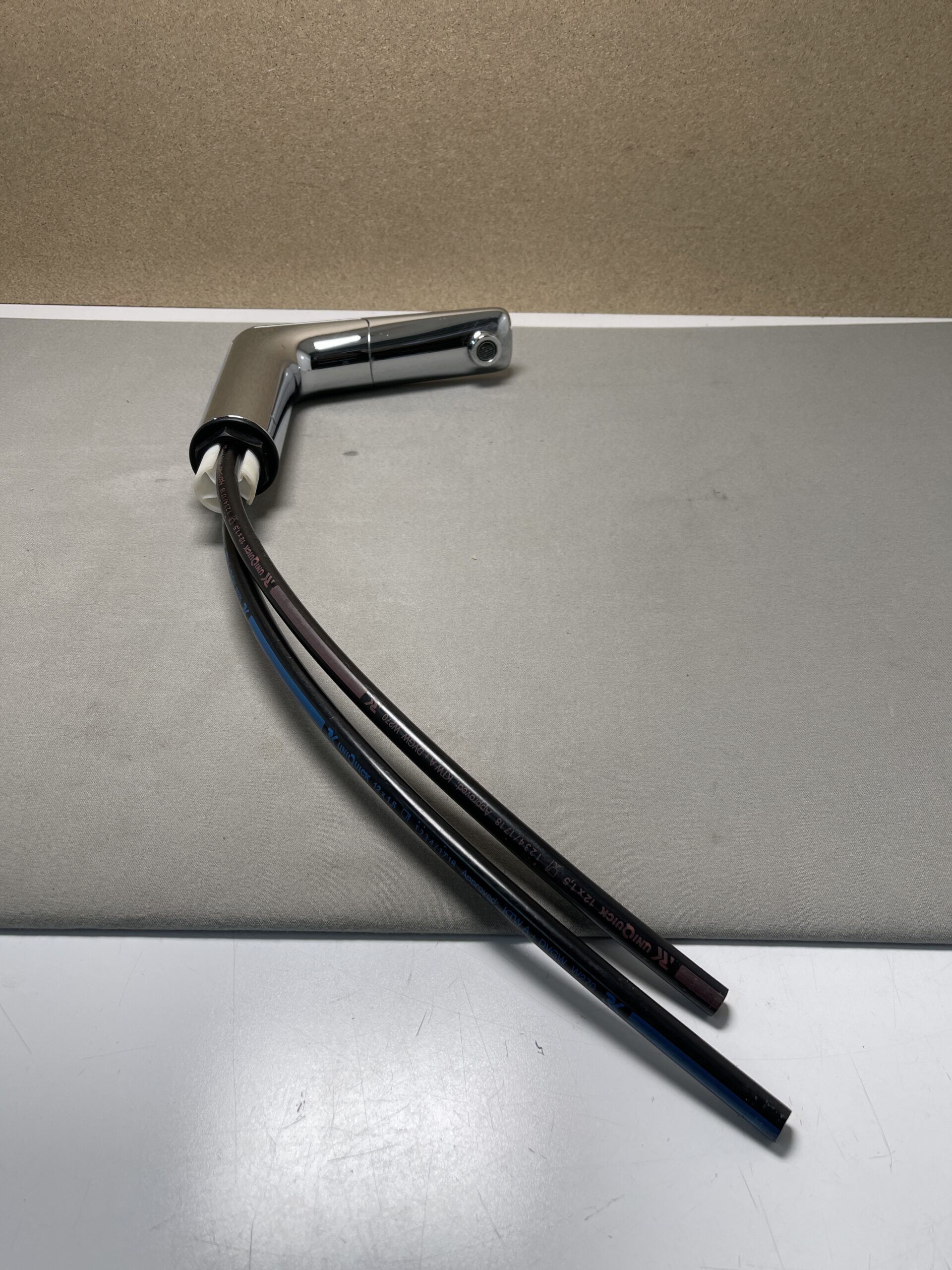 Wasserhahn verchromt mit Anschlussschläuchen, für Wohnmobil