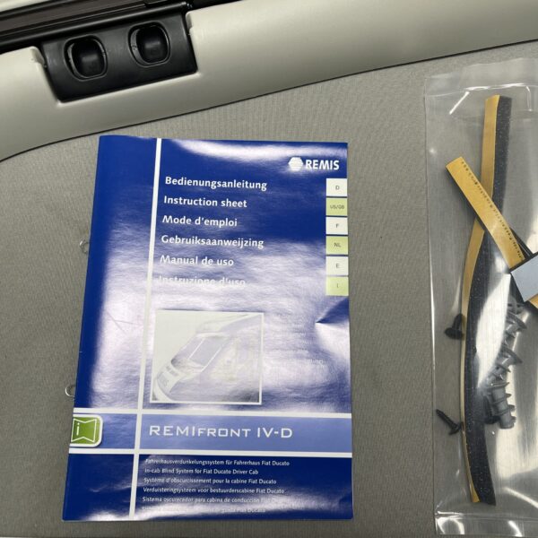Remifront Fahrerhausverdunklungssystem für Fahrerhaus Frontscheibe rechts hellbeige