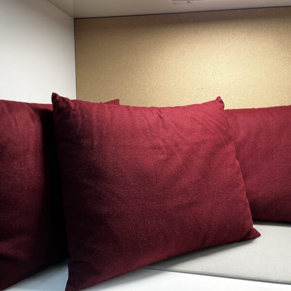 Niesmann & Bischoff Kissensatz mit Klett Weinrot Filz NB30 6.9Q 7.4E Modern