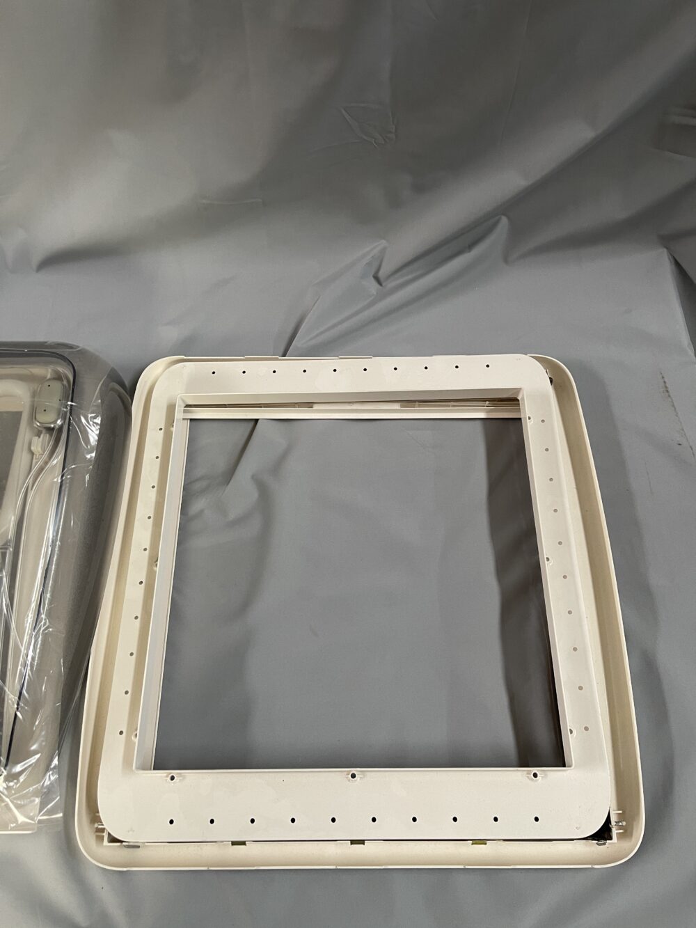 Dometic Mini Heki, Dachhaube für Ausschnitt 40 x 40 cm mit Zwangsbelüftung
