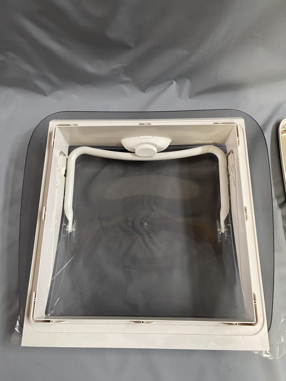 Dometic Mini Heki, Dachhaube für Ausschnitt 40 x 40 cm mit Zwangsbelüftung