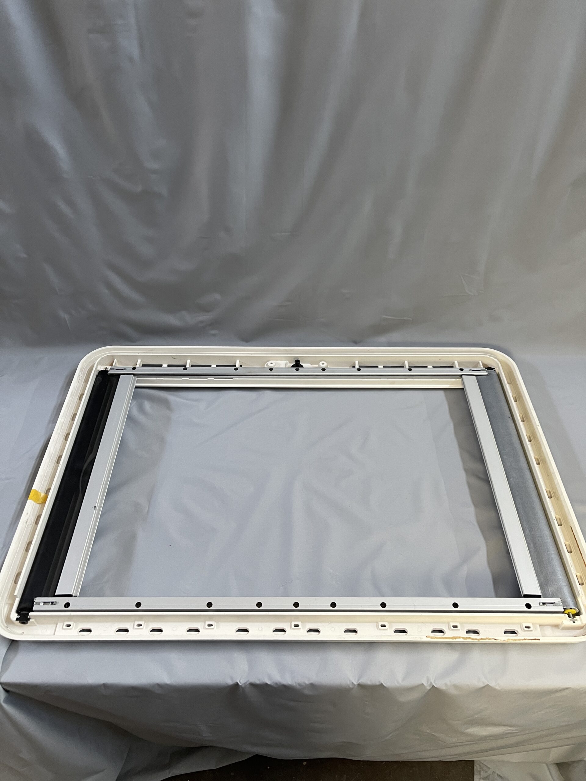 Dometic Heki 1 Innenrahmen für Dachhaube mit Gitter ohne Schrauben