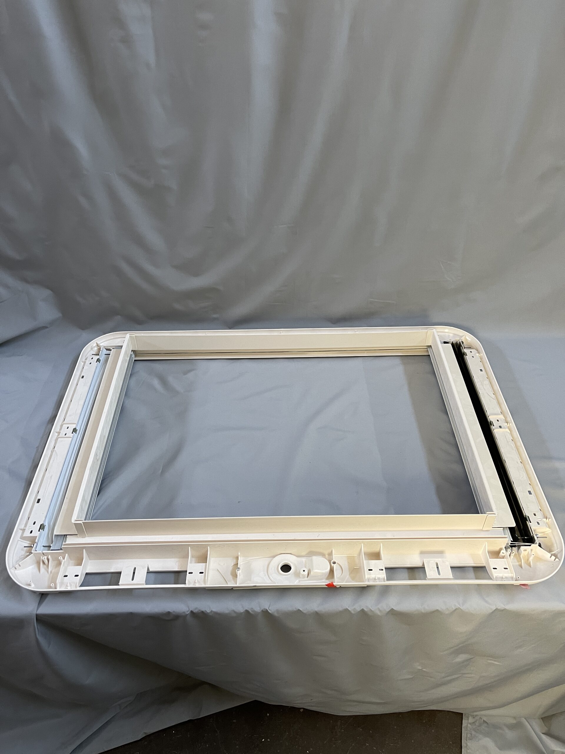 Dometic  Innenrahmen für Heki 3 Dachhaube ohne Kurbel, Gitter, Schrauben