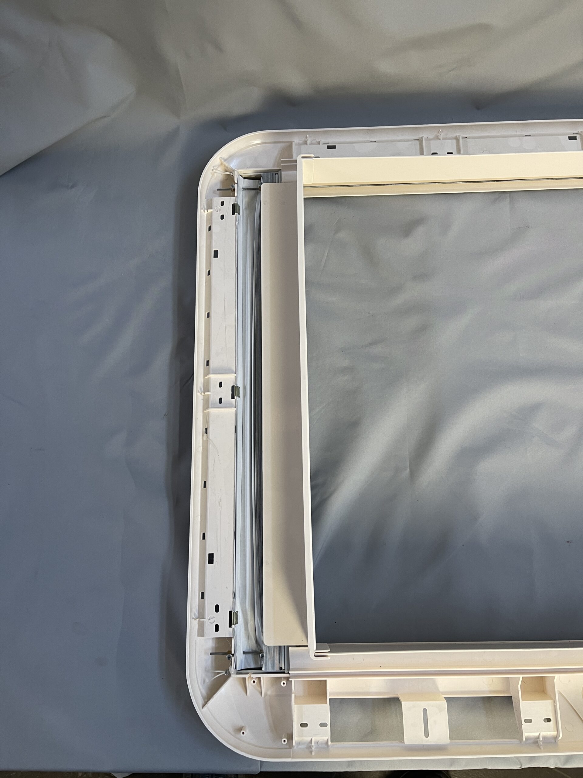 Dometic  Innenrahmen für Heki 3 Dachhaube ohne Kurbel, Gitter, Schrauben