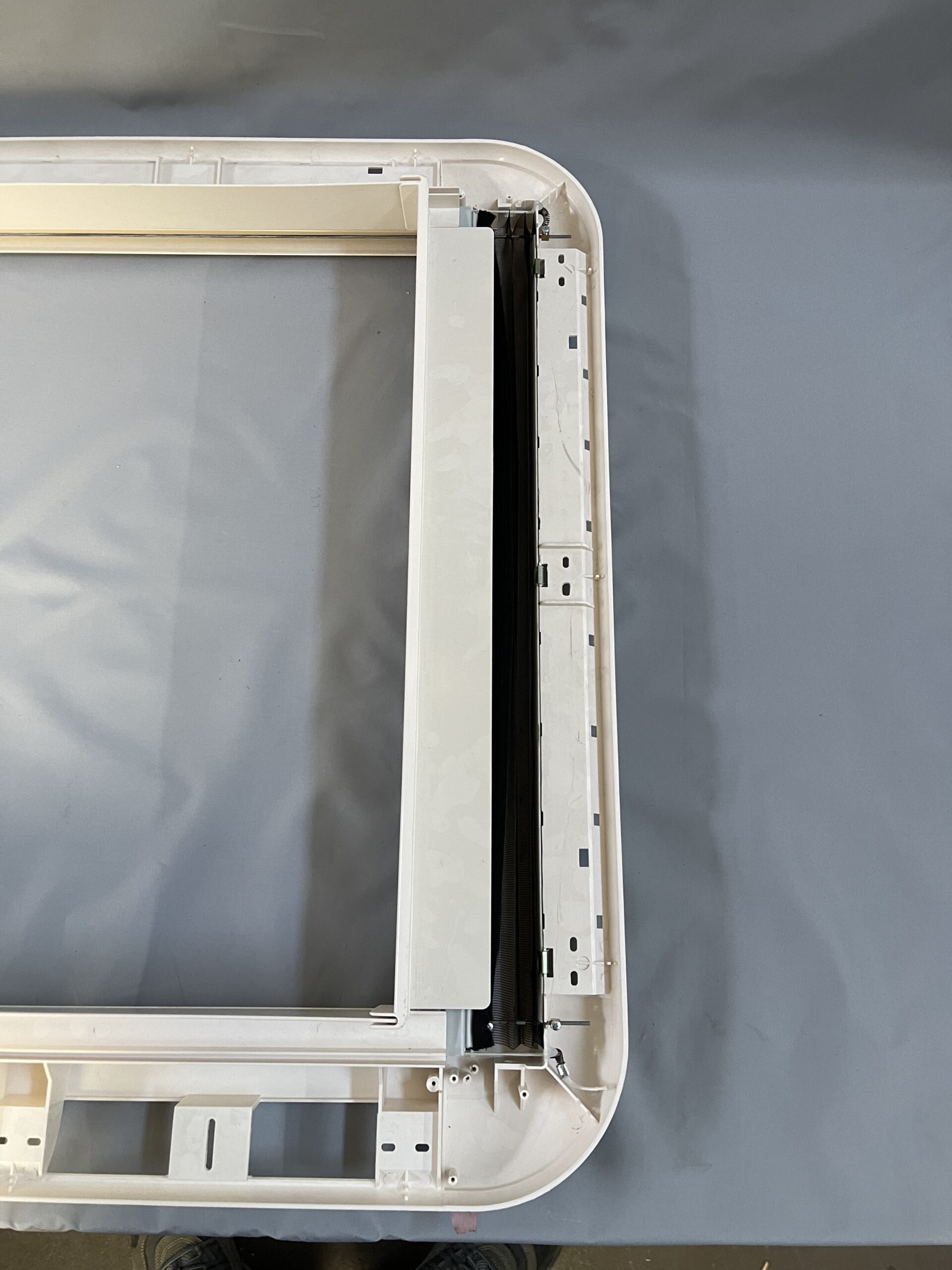 Dometic  Innenrahmen für Heki 3 Dachhaube ohne Kurbel, Gitter, Schrauben