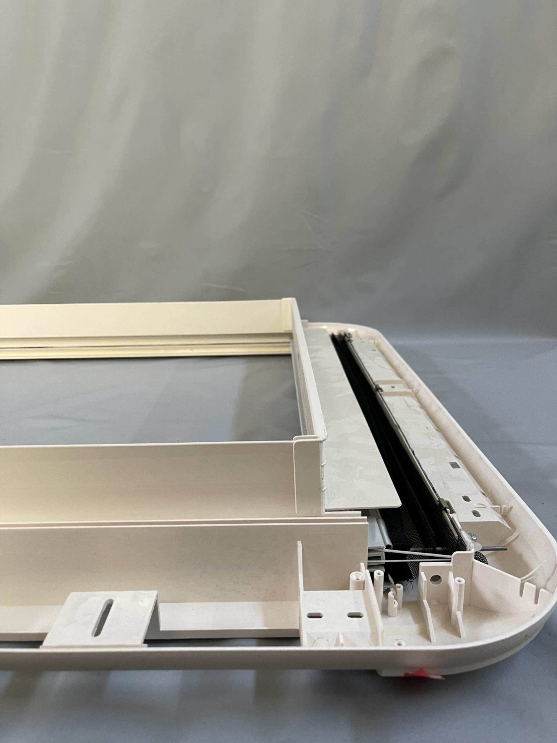 Dometic  Innenrahmen für Heki 3 Dachhaube ohne Kurbel, Gitter, Schrauben