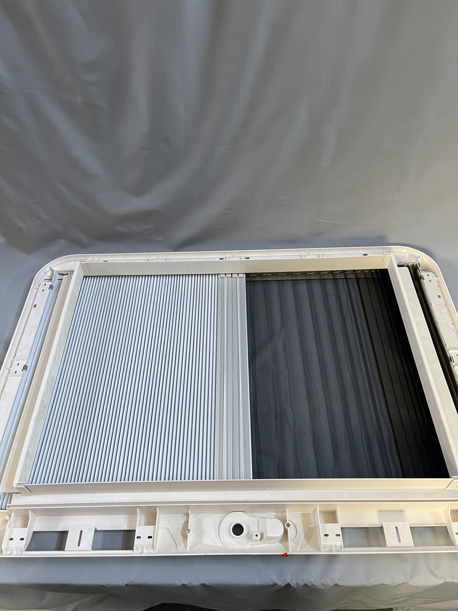 Dometic  Innenrahmen für Heki 3 Dachhaube ohne Kurbel, Gitter, Schrauben