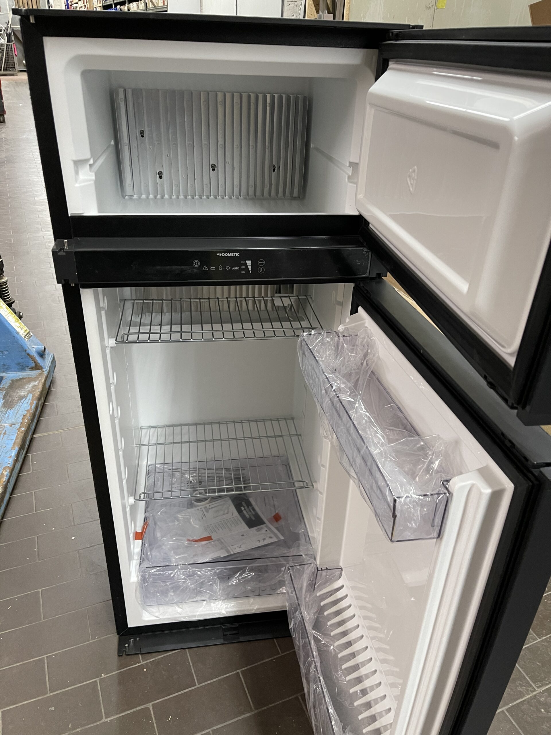 Absorberkühlschrank Dometic RMD 10.5XS Kühlschrank mit Gefrierfach 10-Series