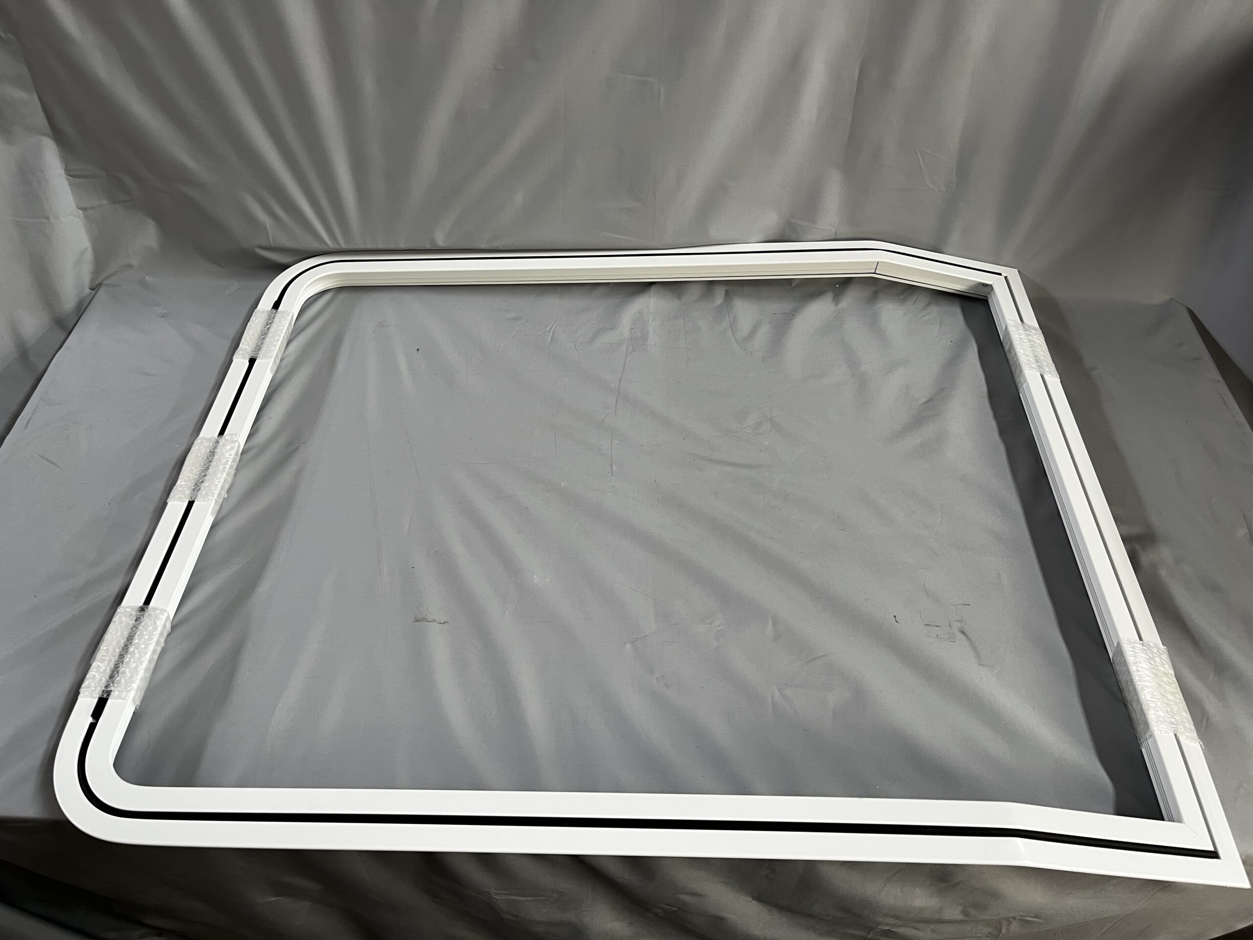 Klappenrahmen 850x1069mm - Winkel untere Kante 15° - weiß - Niesmann & Bischoff