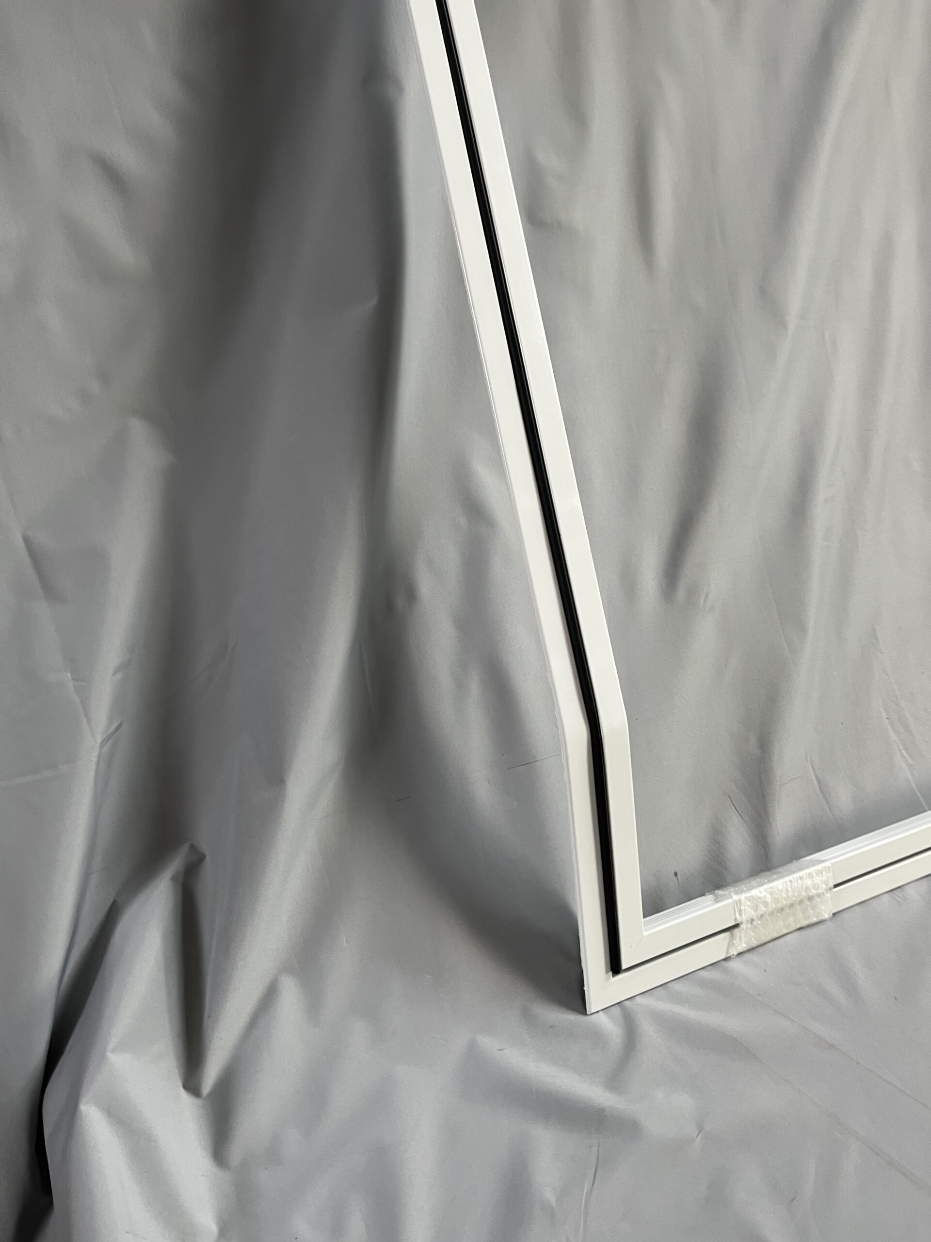 Klappenrahmen 850x1069mm - Winkel untere Kante 15° - weiß - Niesmann & Bischoff