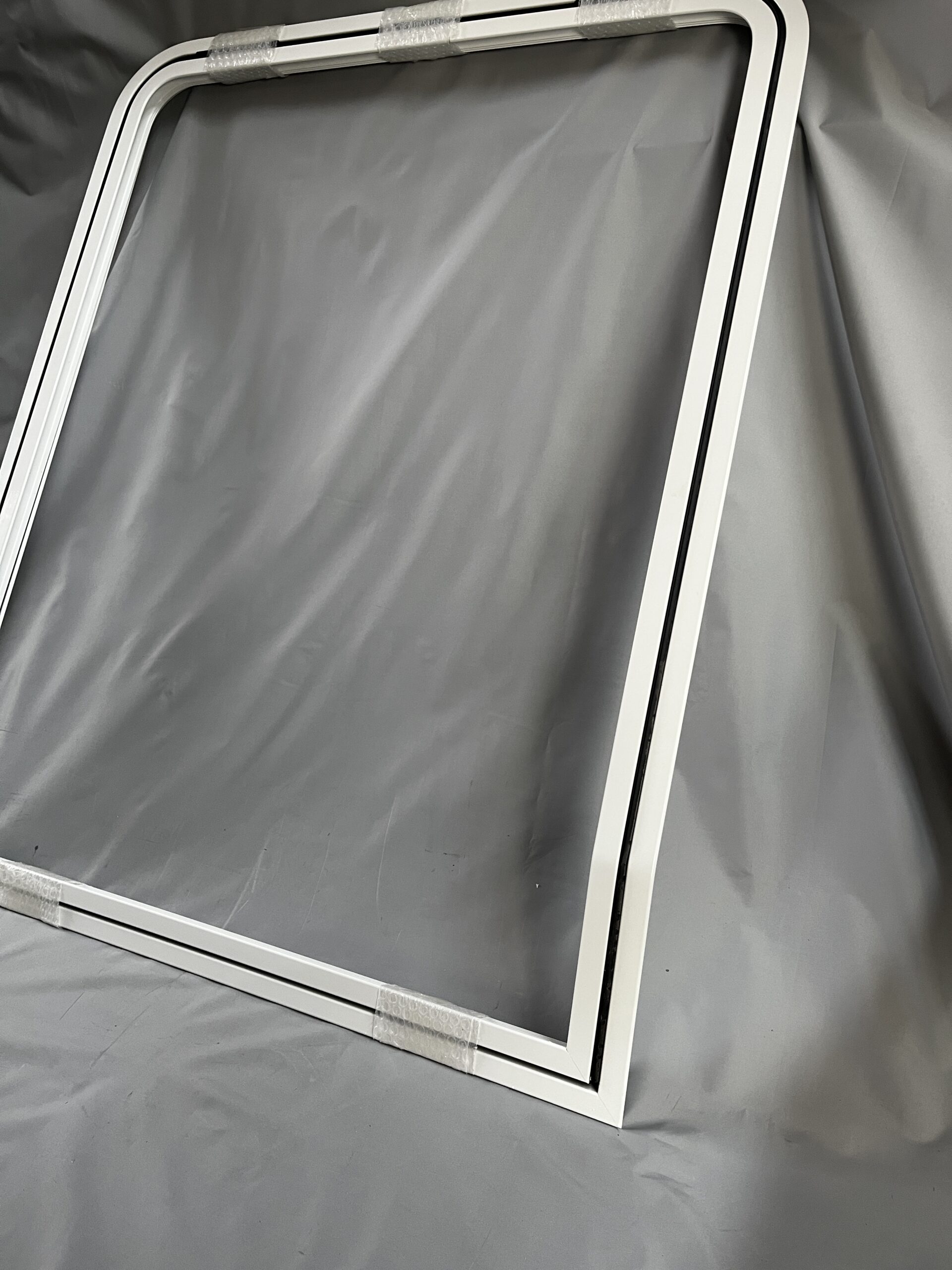 Klappenrahmen 850x1069mm - Winkel untere Kante 15° - weiß - Niesmann & Bischoff