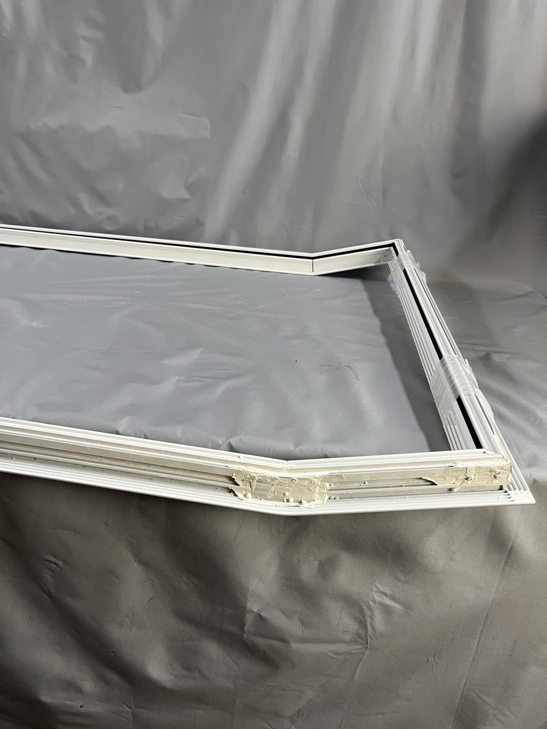 Klappenrahmen 850x1069mm - Winkel untere Kante 15° - weiß - Niesmann & Bischoff