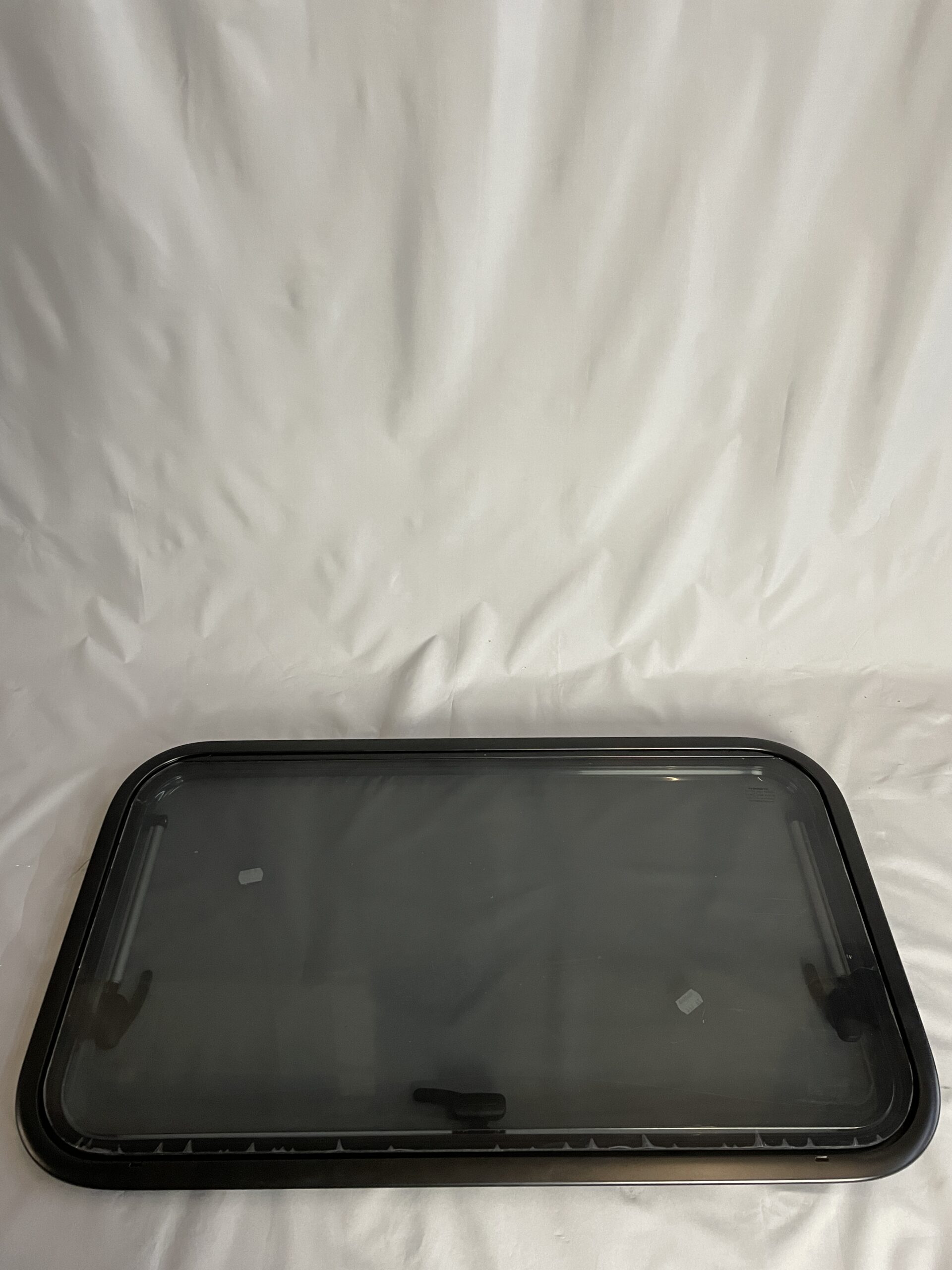 Dometic Ausstellfenster mit Rahmen, 800 x 450 mm, schwarz getönt