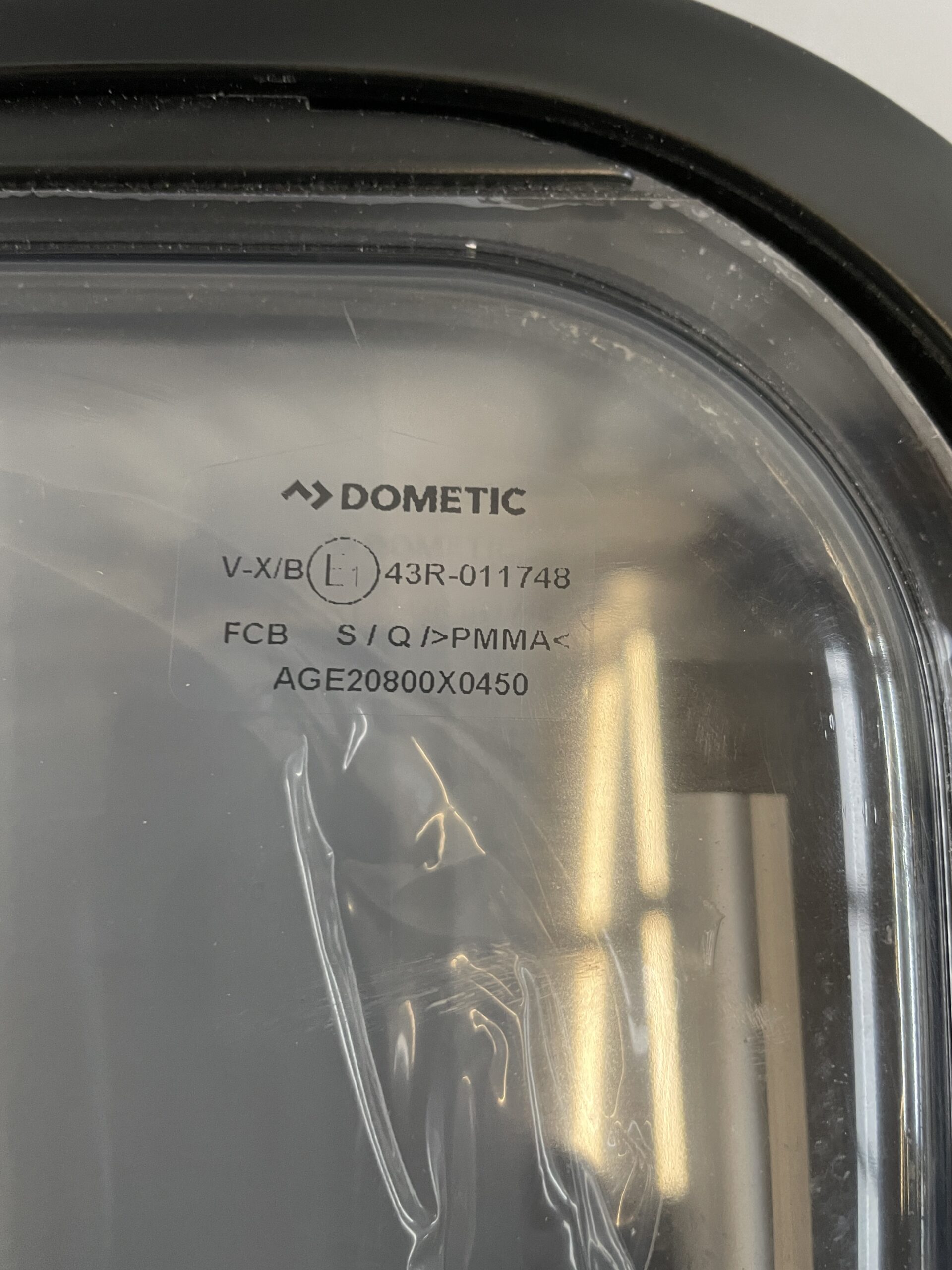 Ausstellfenster mit Rahmen von Dometic, 800 x 450 mm, schwarz