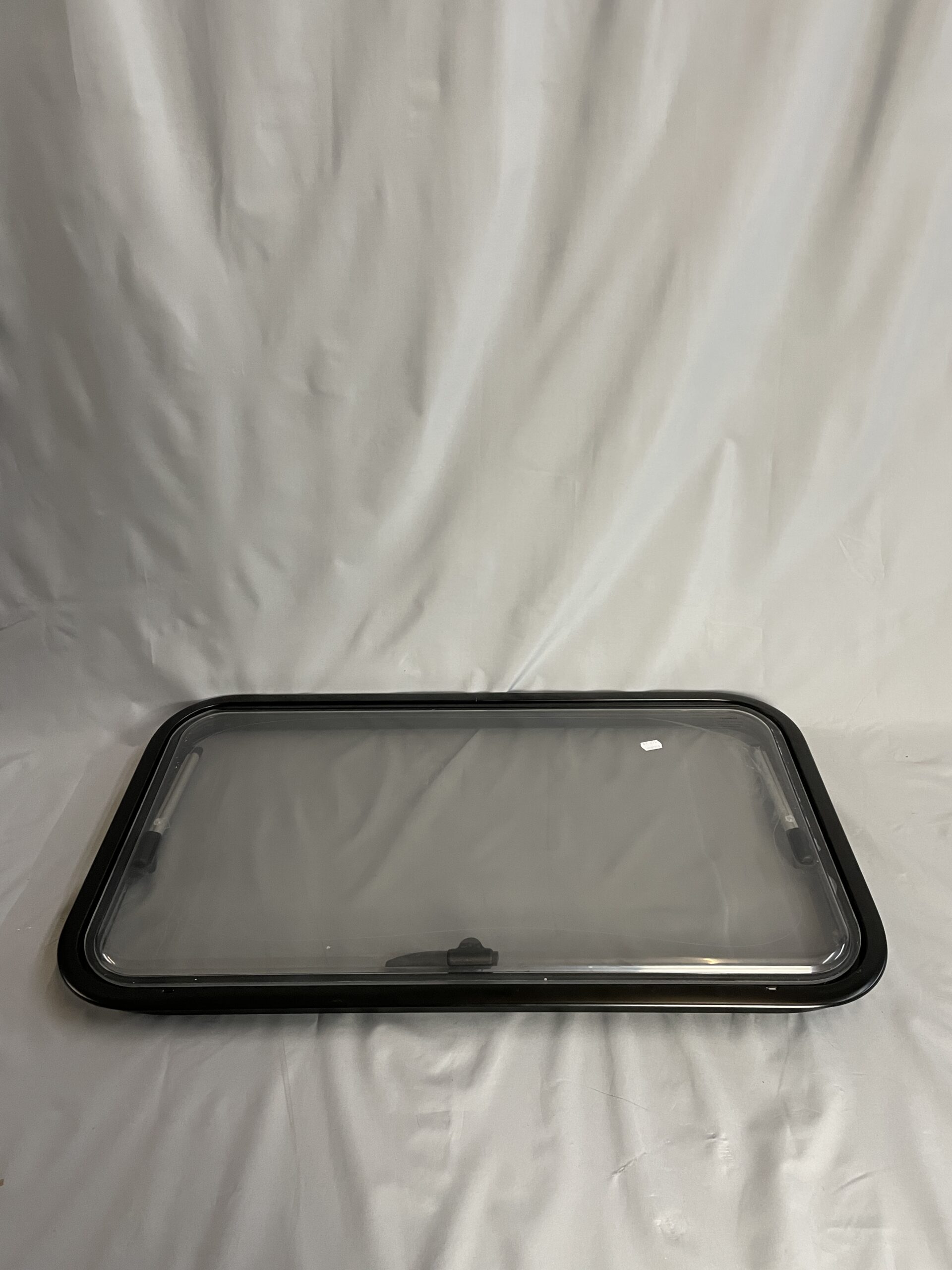 Ausstellfenster mit Rahmen von Dometic, 800 x 450 mm, schwarz