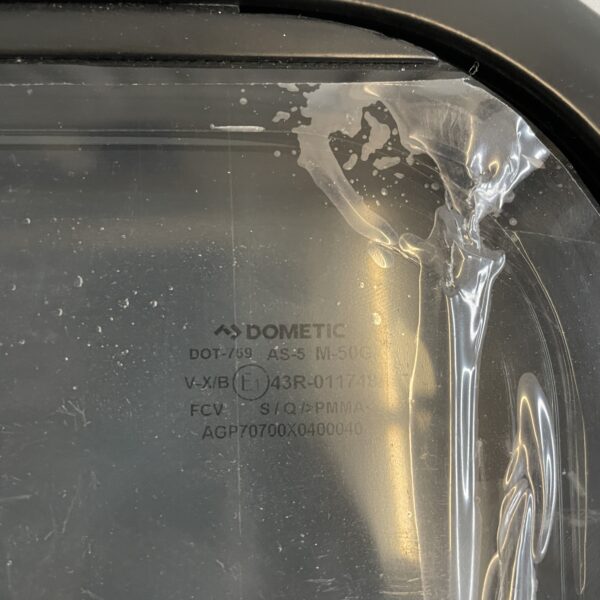 Ausstellfenster Dometic S7 P 700 x 400 mm, schwarz getönt