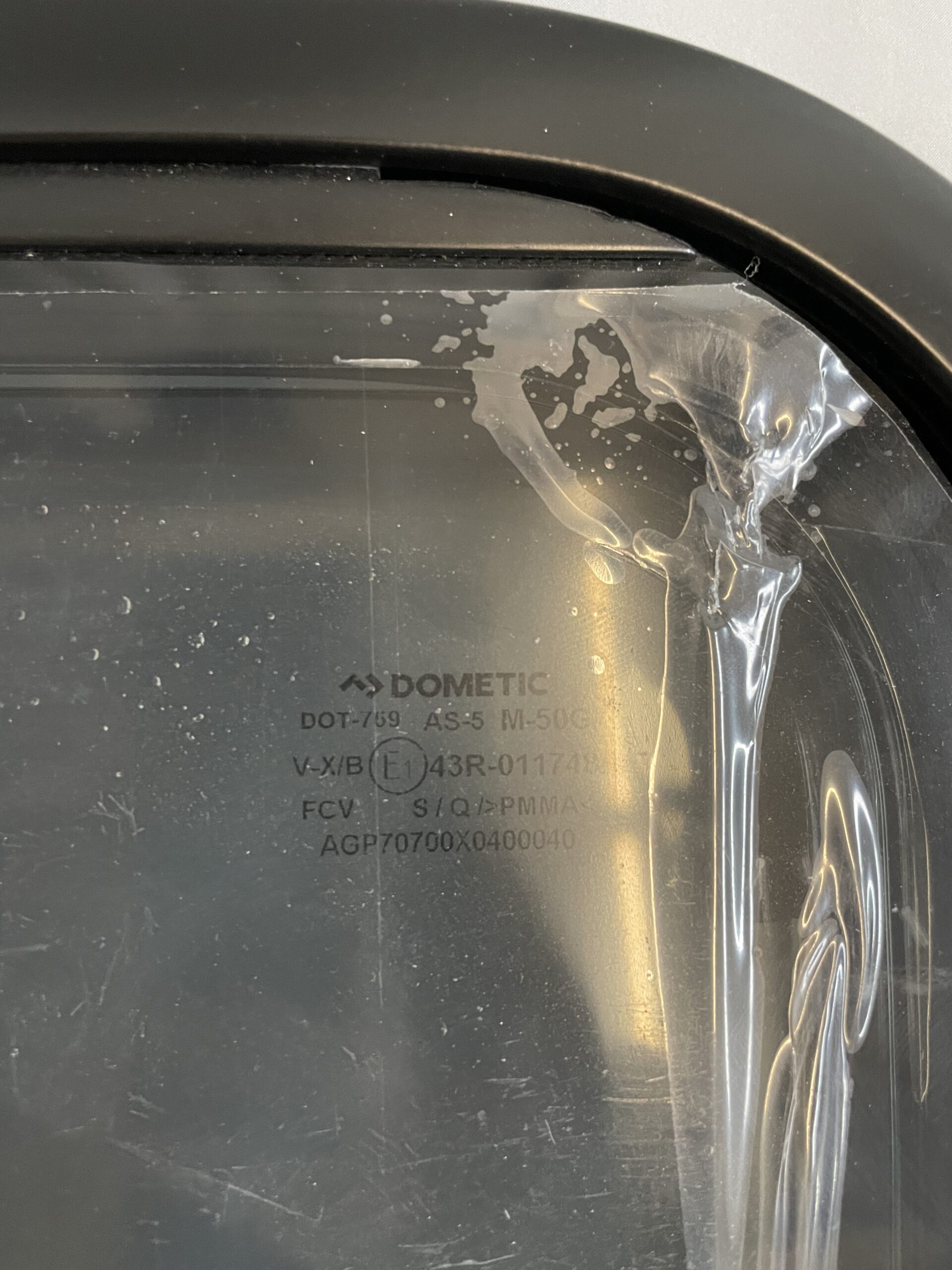 Ausstellfenster Dometic S7 P 700 x 400 mm, schwarz getönt