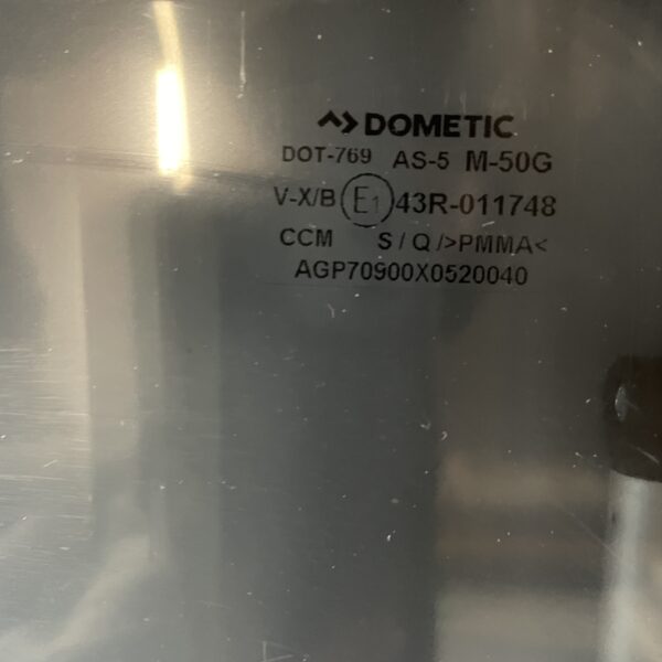 Dometic Ausstellfenster mit Rahmen, 900 x 520 mm, schwarz getönt