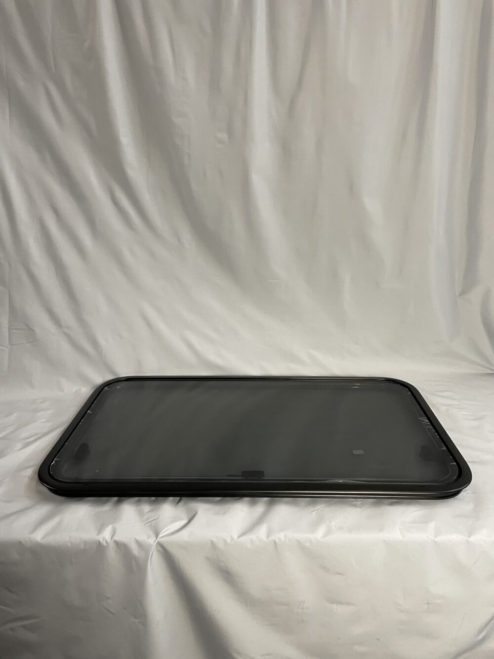 Dometic Ausstellfenster mit Rahmen, 900 x 520 mm, schwarz getönt