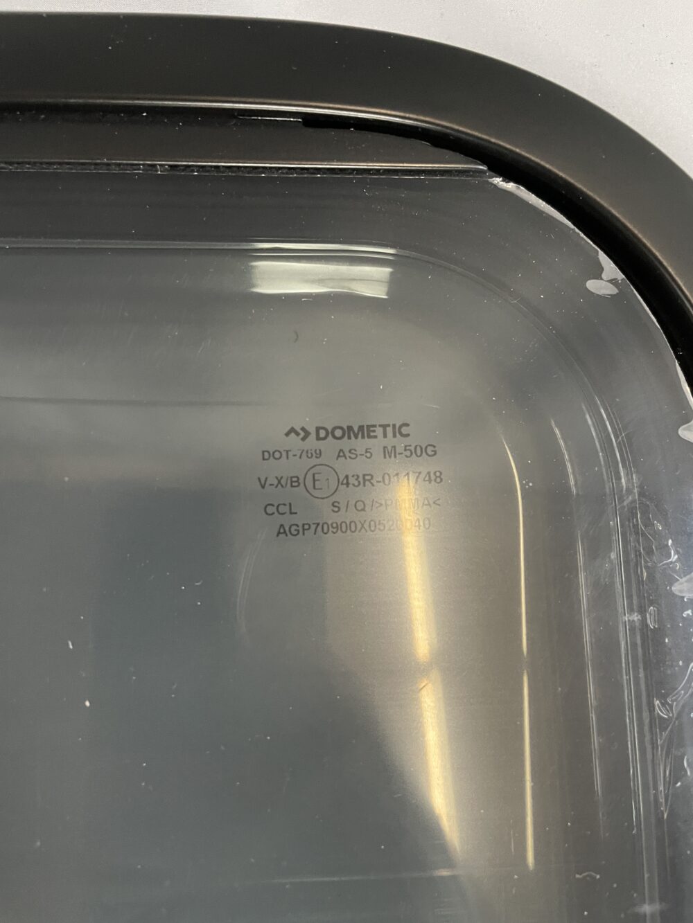Dometic Ausstellfenster mit Rahmen, 900 x 520 mm, schwarz getönt