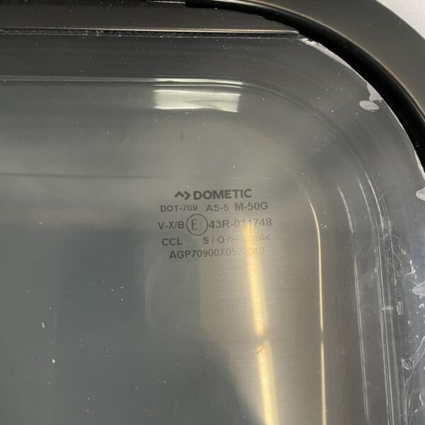Dometic Ausstellfenster mit Rahmen, 900 x 520 mm, schwarz getönt