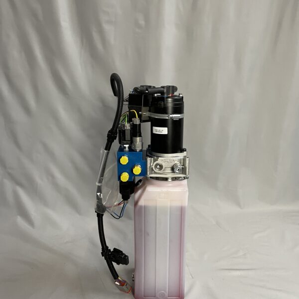 Hydraulik -Pumpe mit Verteiler und Öltank von Ravioli, Model ETLD18A1