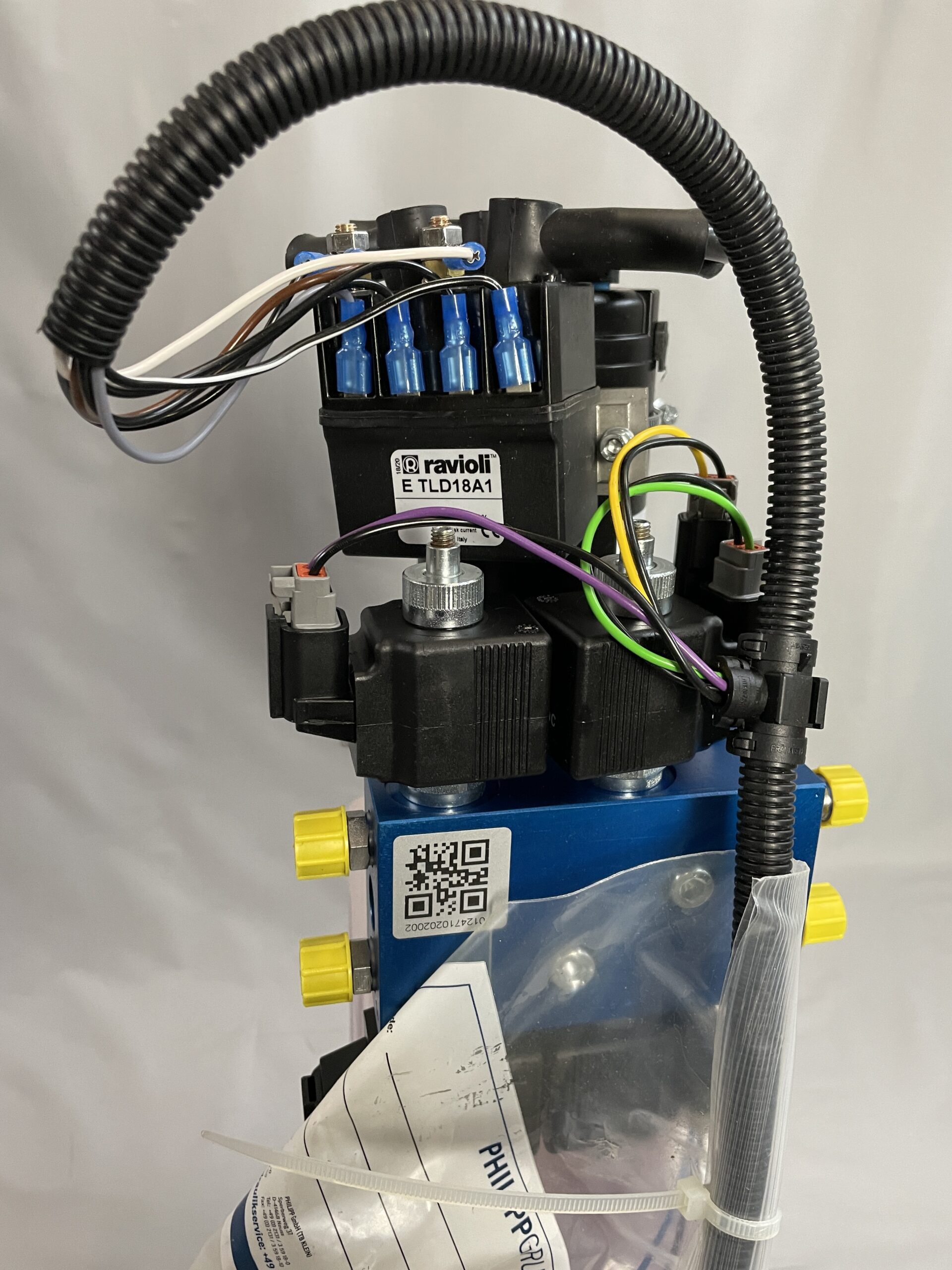 Hydraulik -Pumpe mit Verteiler und Öltank von Ravioli, Model ETLD18A1