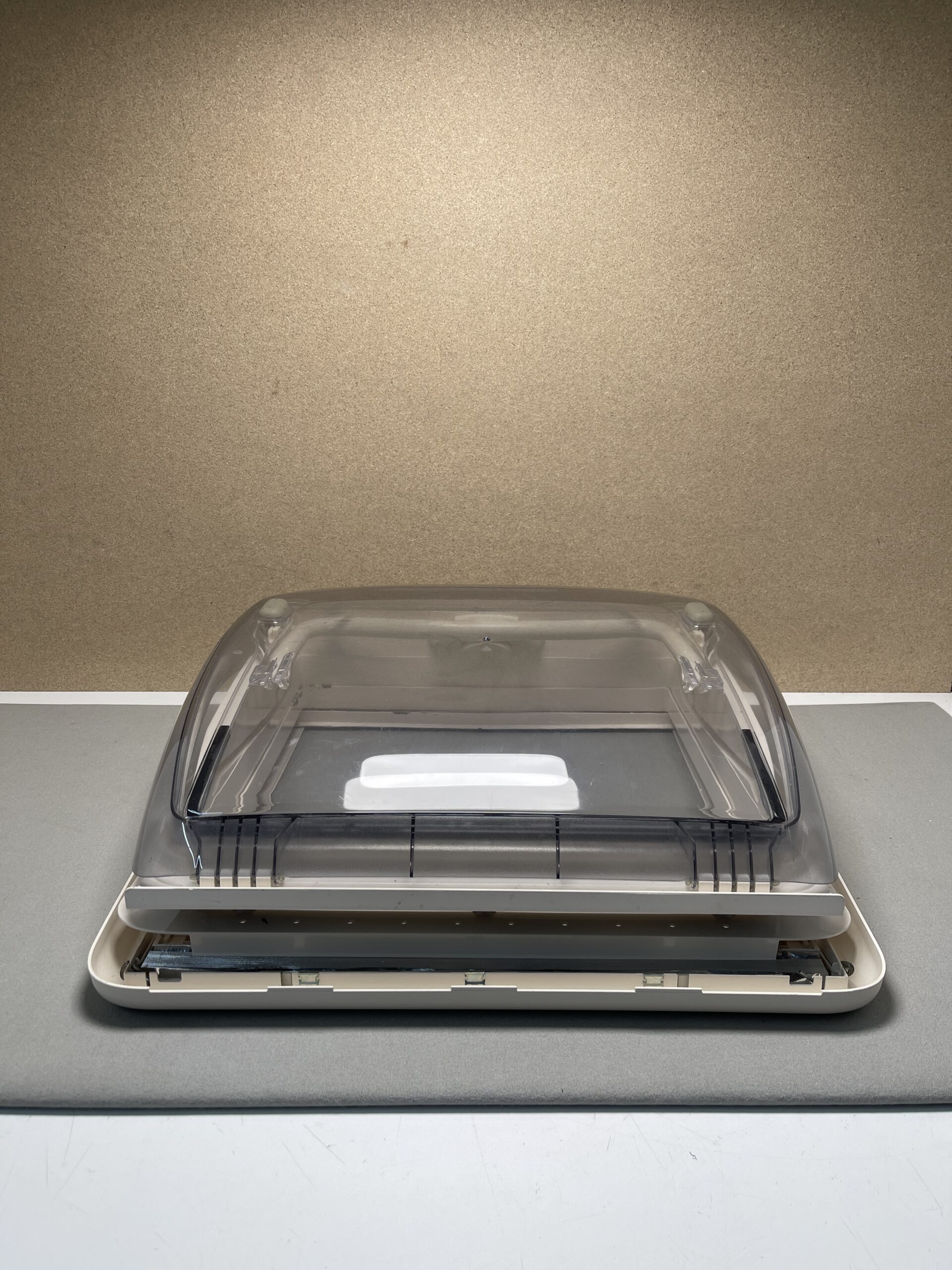 Dometic Mini Heki, Dachhaube für Ausschnitt 40 x 40 cm mit Zwangsbelüftung