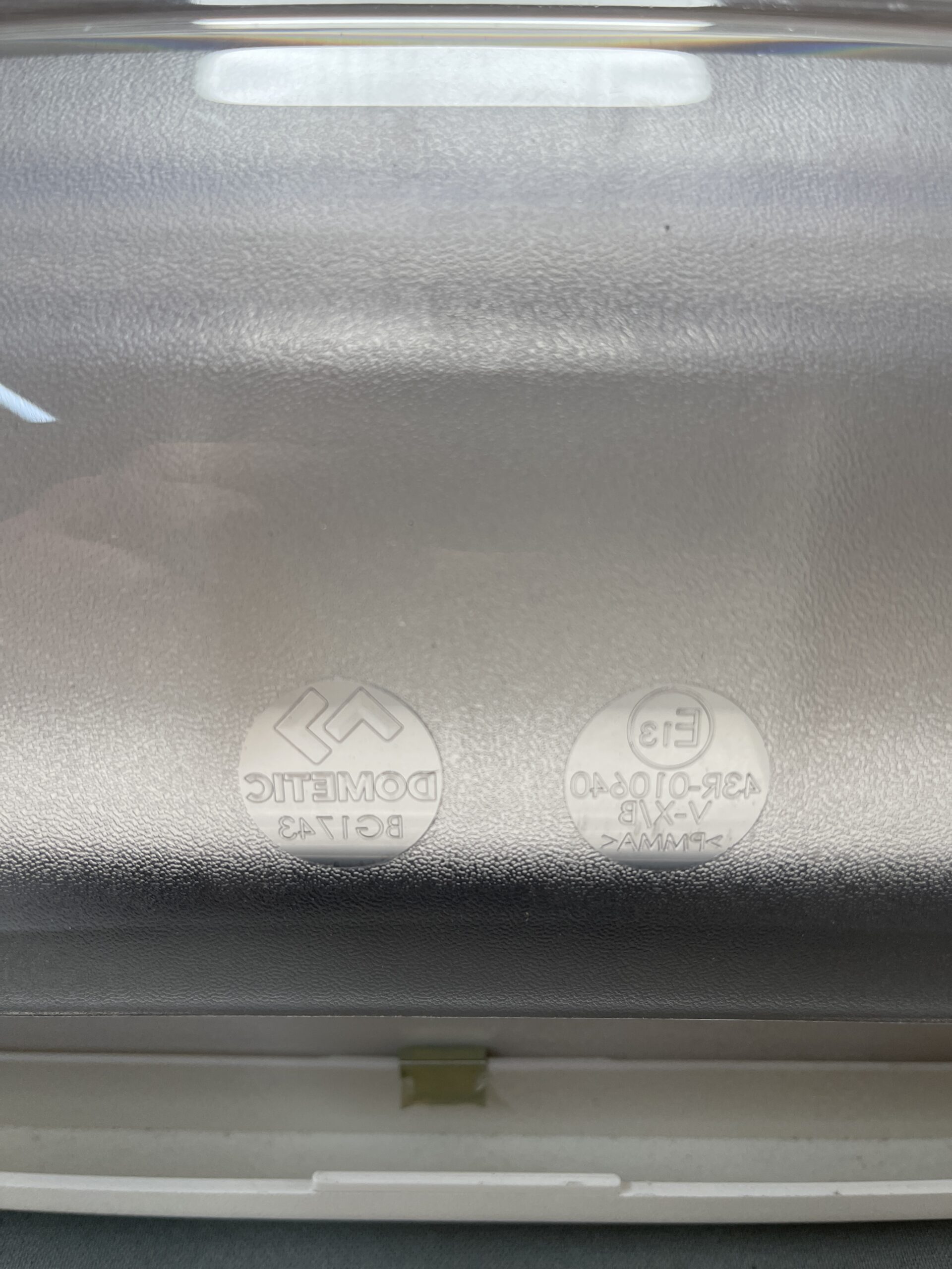 Dometic Mini Heki, Dachhaube für Ausschnitt 40 x 40 cm mit Zwangsbelüftung