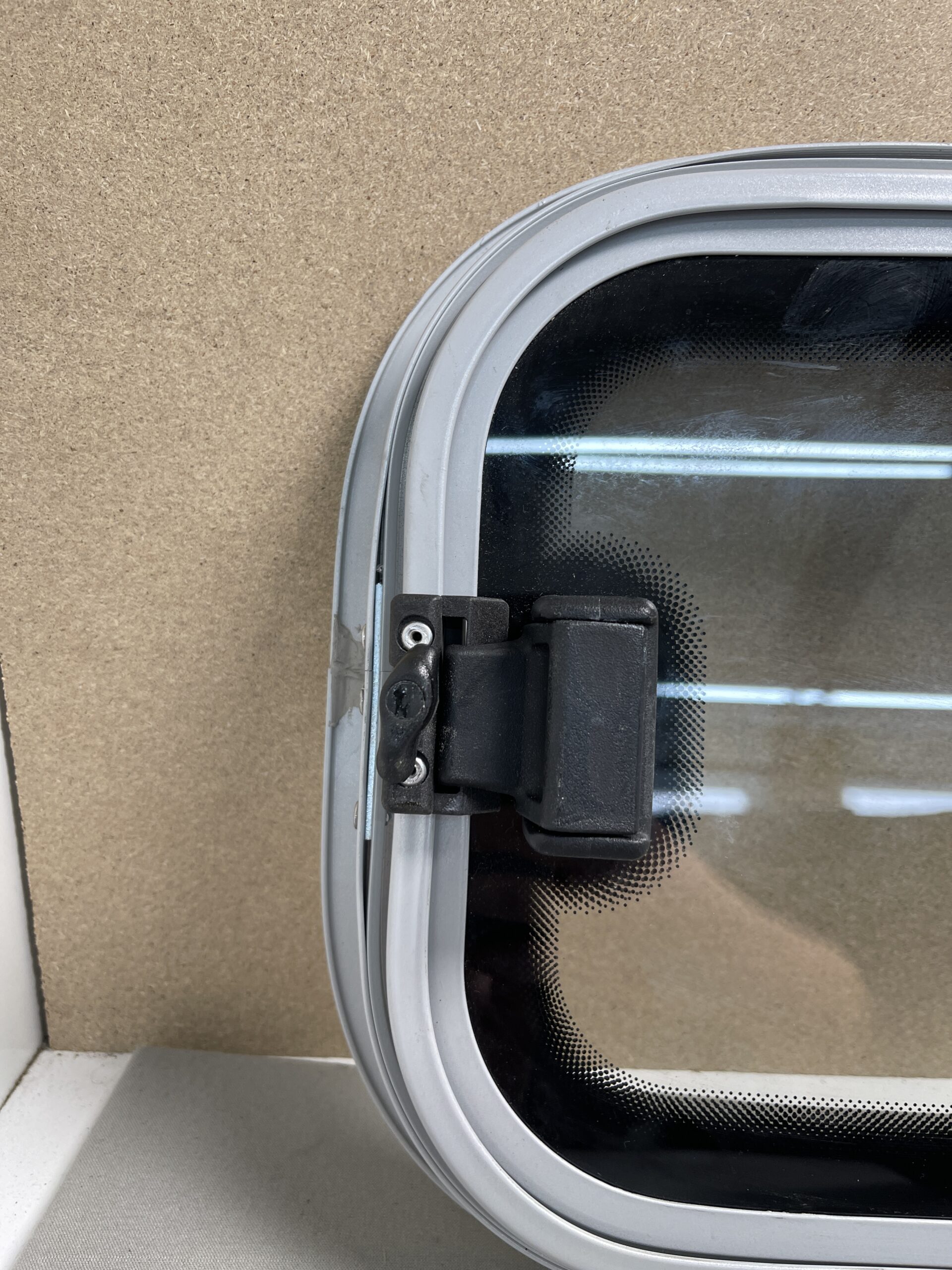 Mekuwa Aluminium Schiebefenster (Schräge Seite) 900x300 grau