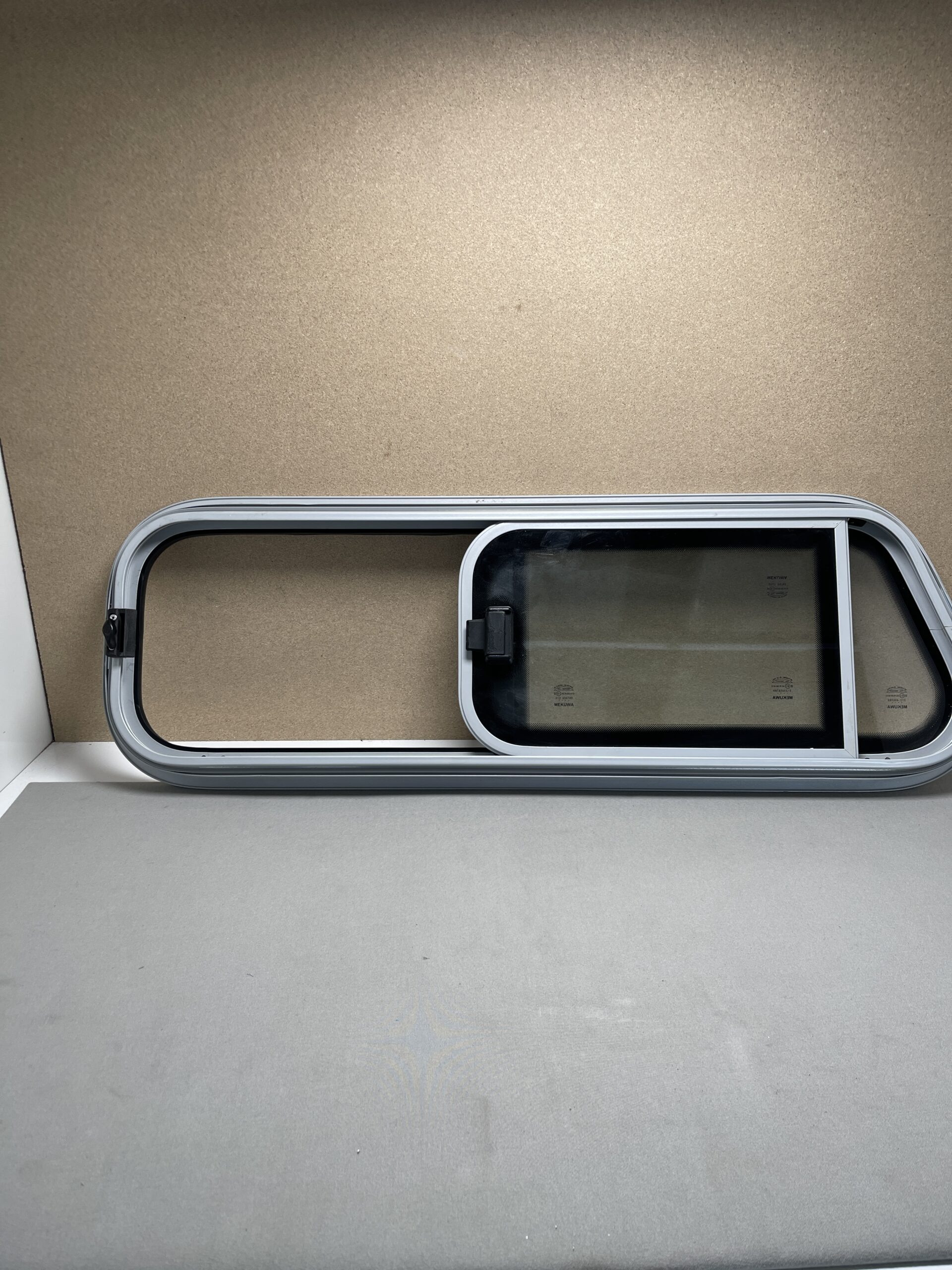 Mekuwa Aluminium Schiebefenster (Schräge Seite) 900x300 grau