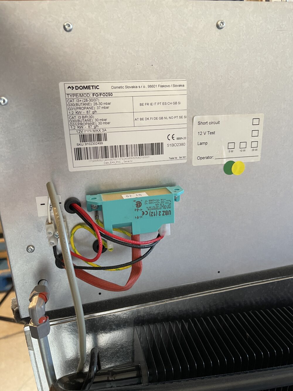 Dometic RMDT 8505 Kühlschrank mit Gefrierfach und Backofen