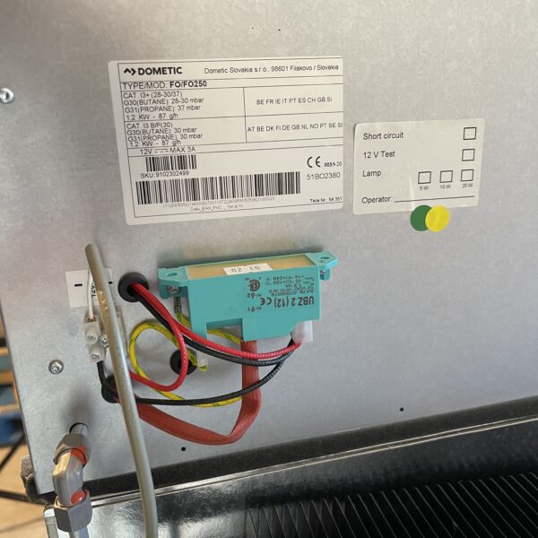 Dometic RMDT 8505 Kühlschrank mit Gefrierfach und Backofen