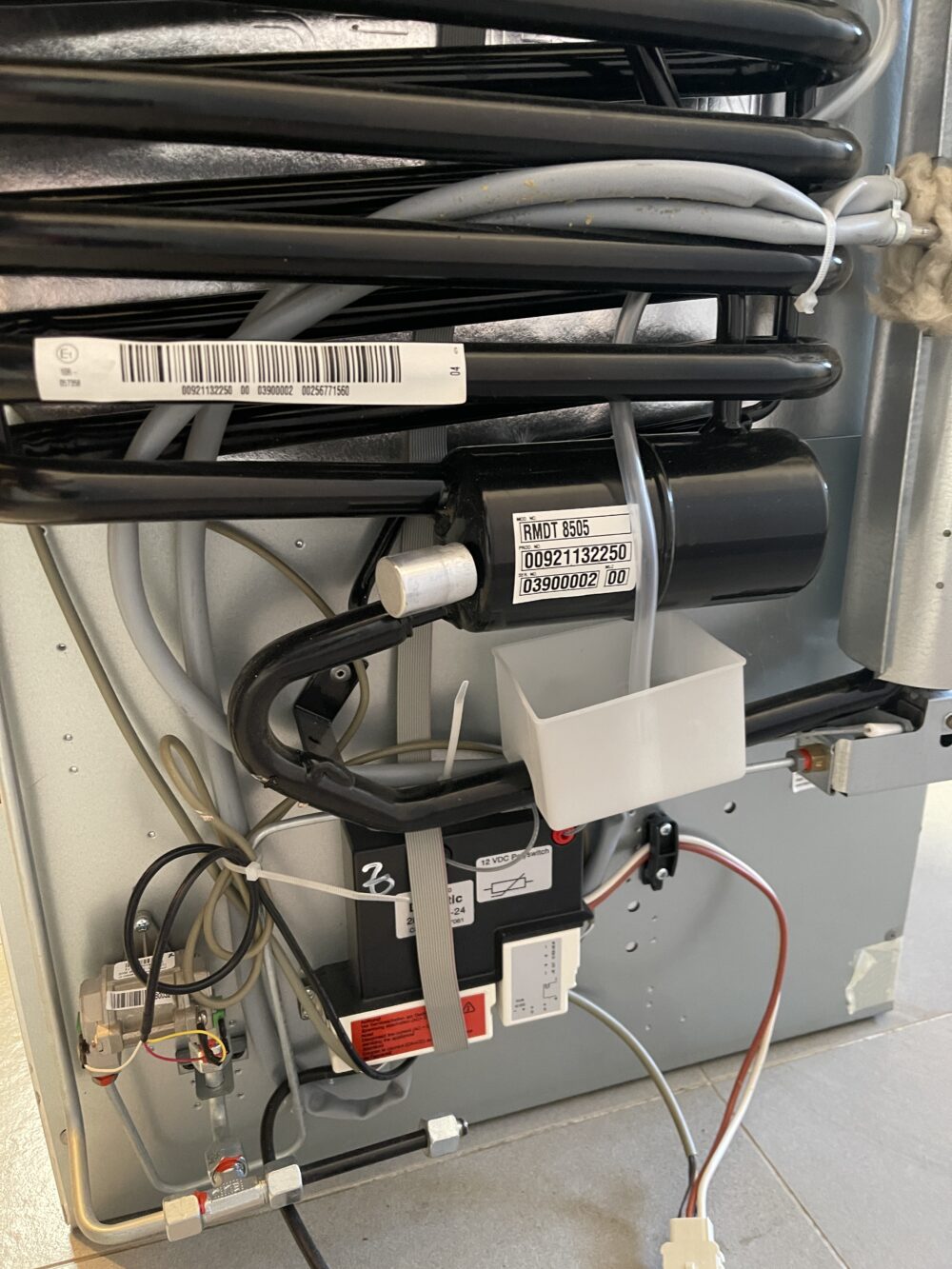 Dometic RMDT 8505 Kühlschrank mit Gefrierfach und Backofen
