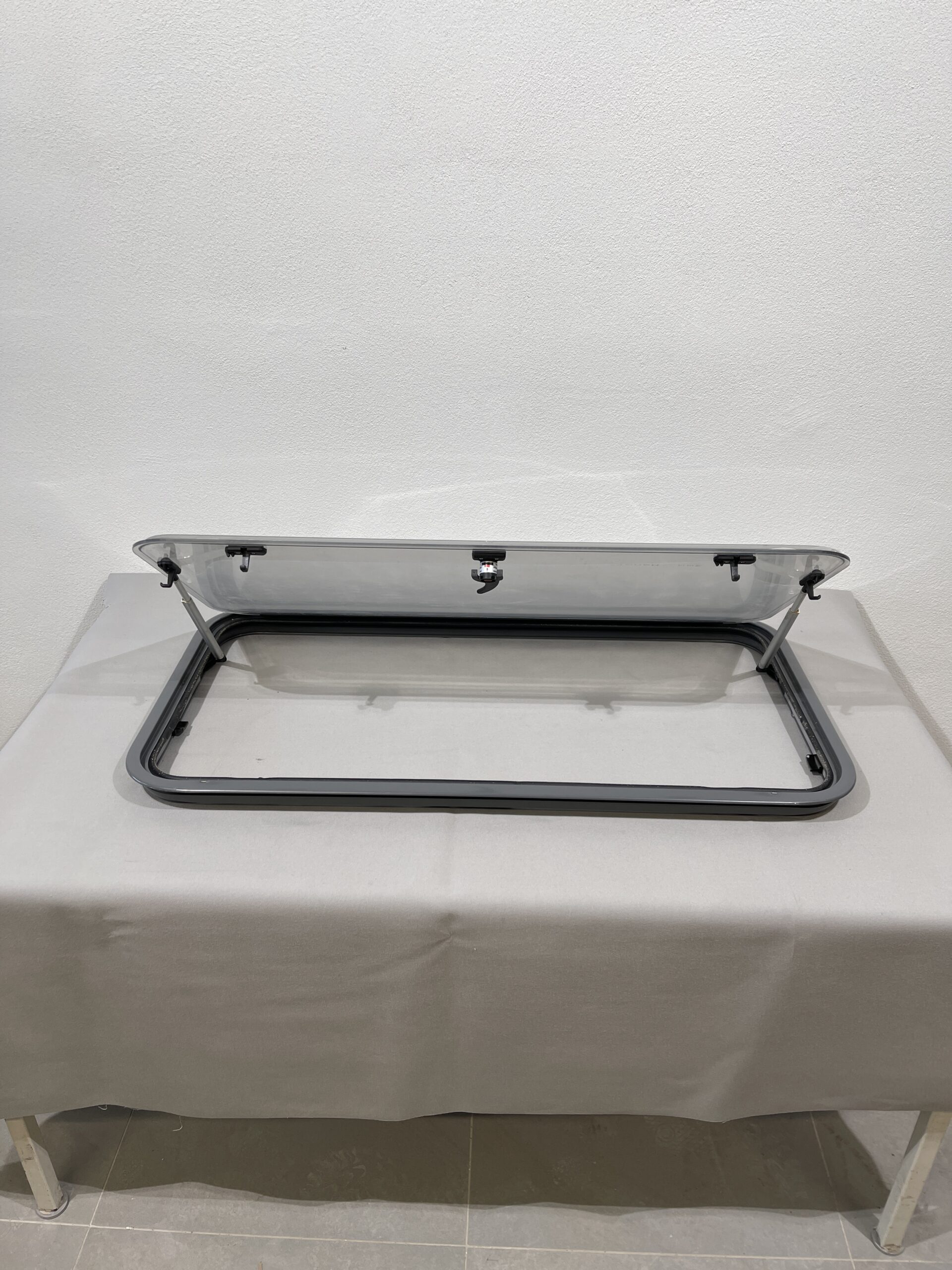 Dometic Ausstellfenster  1000x510mm grau mit Zentralverriegelung