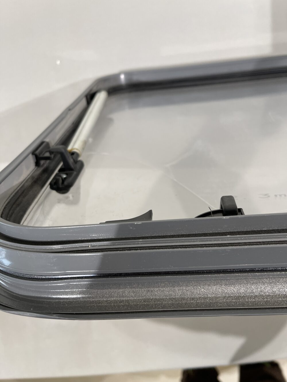 Dometic Ausstellfenster  1000x510mm grau mit Zentralverriegelung