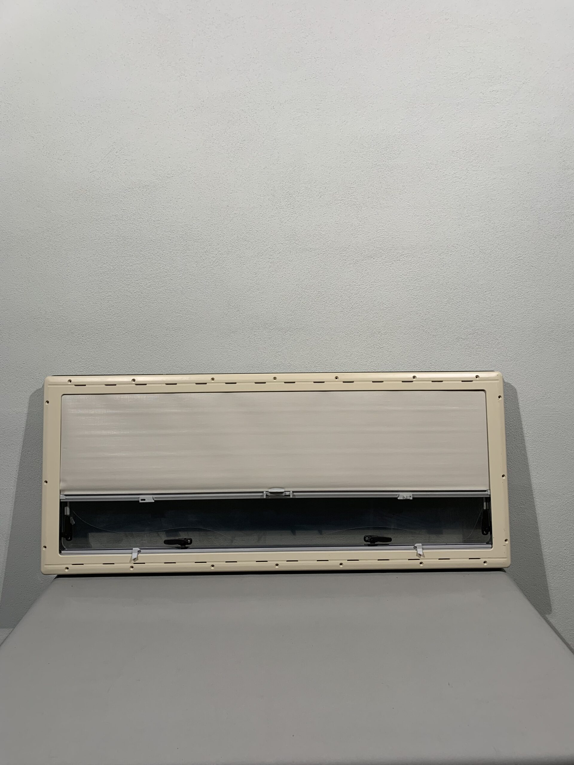 Dometic S4 Ausstellfenster 1450mm x 600mm, mit Rollo und Fliegennetz